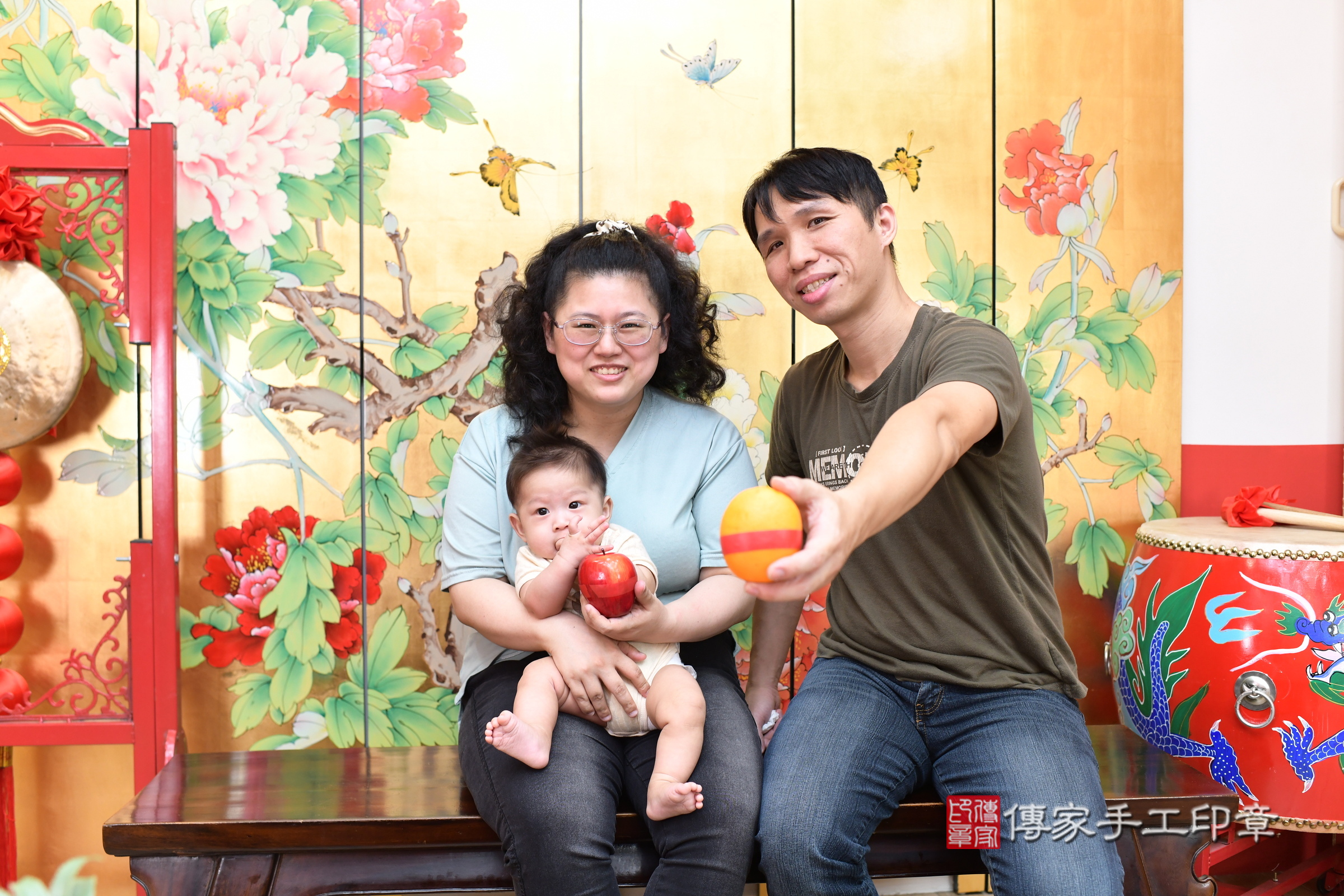 彥彥寶寶(台北市大同區嬰兒寶寶滿月剃頭理髮、嬰兒剃胎毛儀式吉祥話)。中國風會場，爸媽寶貝穿「日中韓」古裝禮服。專業拍照、證書。★購買「臍帶章、肚臍章、胎毛筆刷印章」贈送：剃頭、收涎、抓周，三選一。2024.11.21，照片6