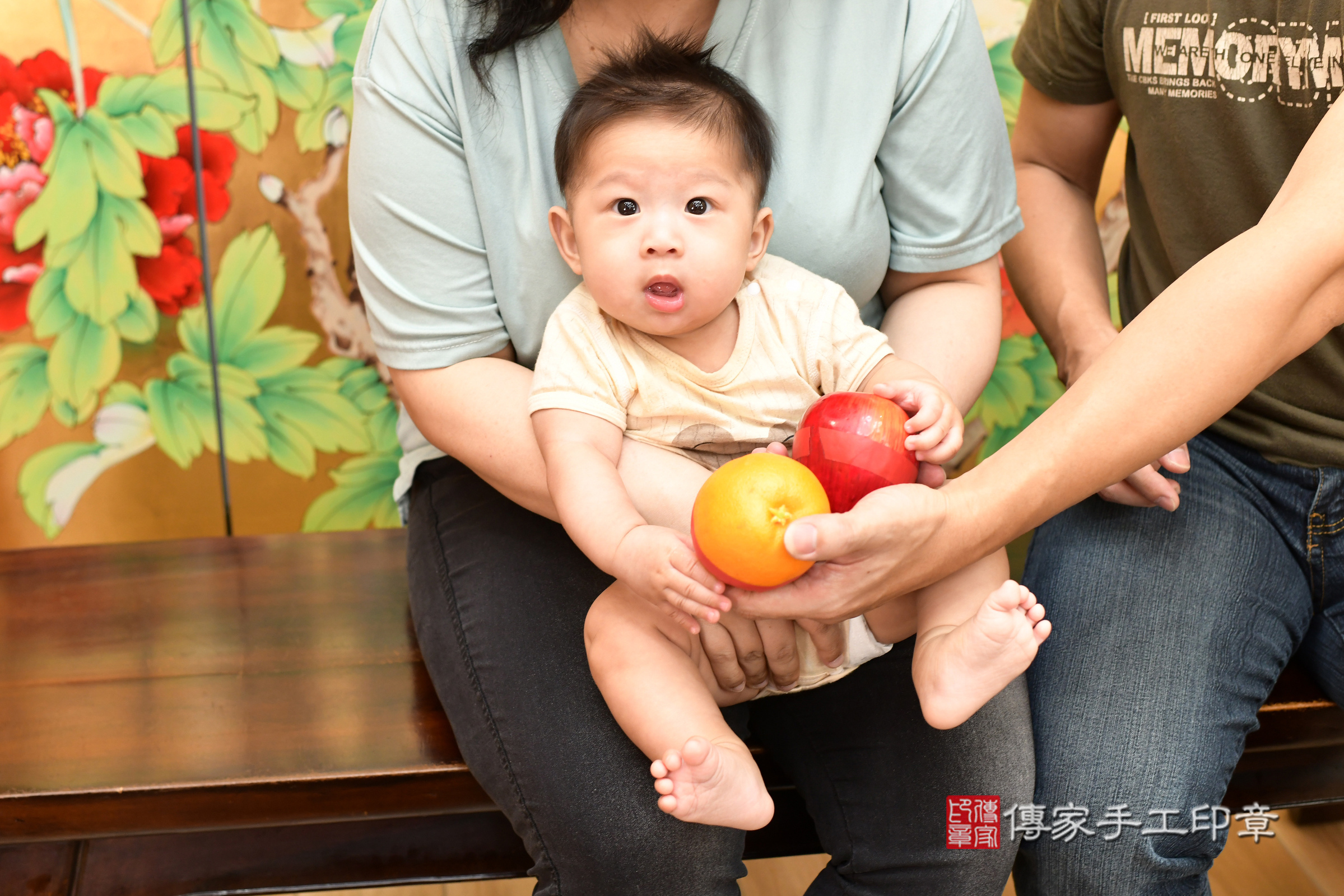 彥彥寶寶(台北市大同區嬰兒寶寶滿月剃頭理髮、嬰兒剃胎毛儀式吉祥話)。中國風會場，爸媽寶貝穿「日中韓」古裝禮服。專業拍照、證書。★購買「臍帶章、肚臍章、胎毛筆刷印章」贈送：剃頭、收涎、抓周，三選一。2024.11.21，照片7