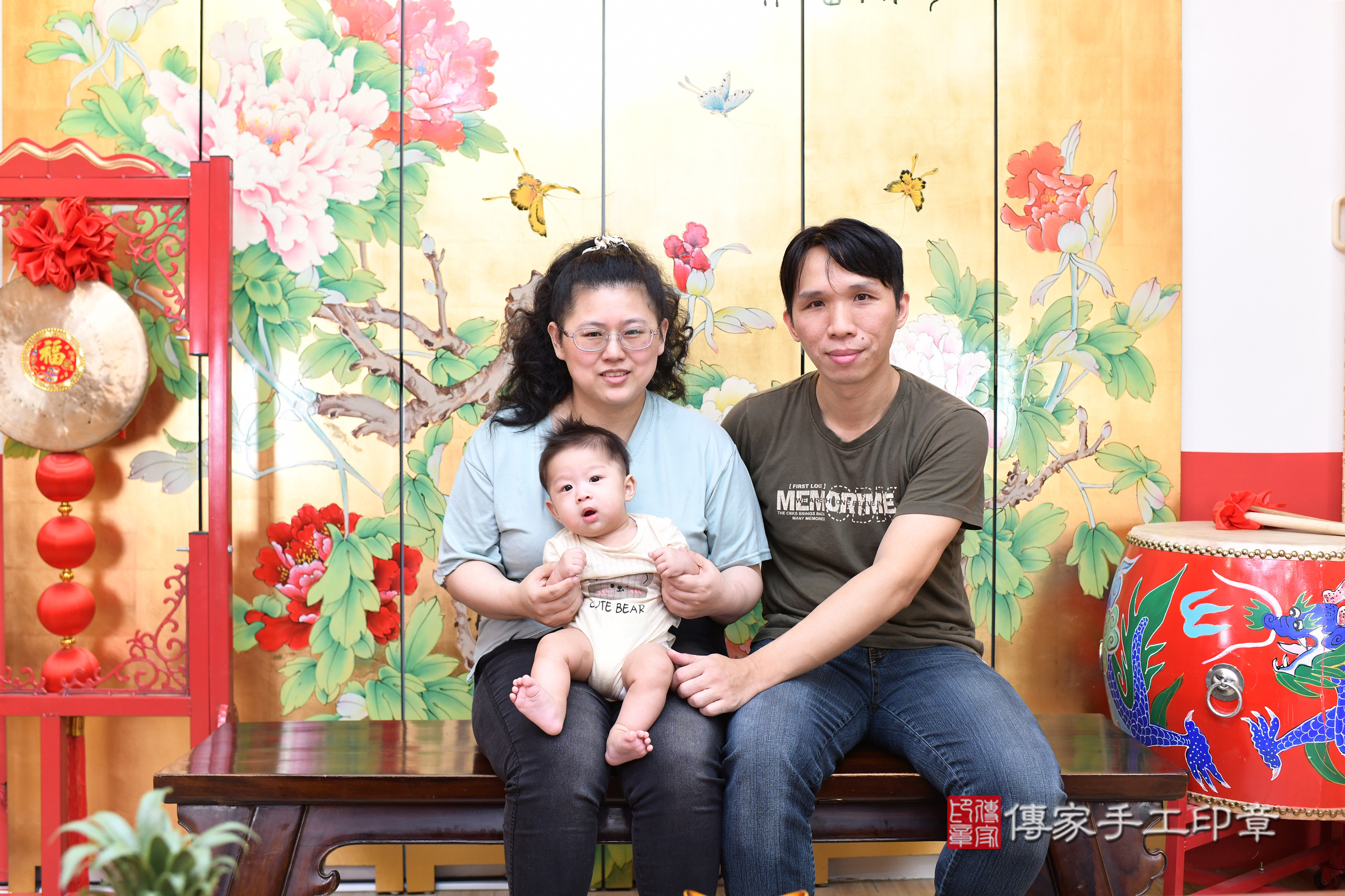 彥彥寶寶(台北市大同區嬰兒寶寶滿月剃頭理髮、嬰兒剃胎毛儀式吉祥話)。中國風會場，爸媽寶貝穿「日中韓」古裝禮服。專業拍照、證書。★購買「臍帶章、肚臍章、胎毛筆刷印章」贈送：剃頭、收涎、抓周，三選一。2024.11.21，照片2