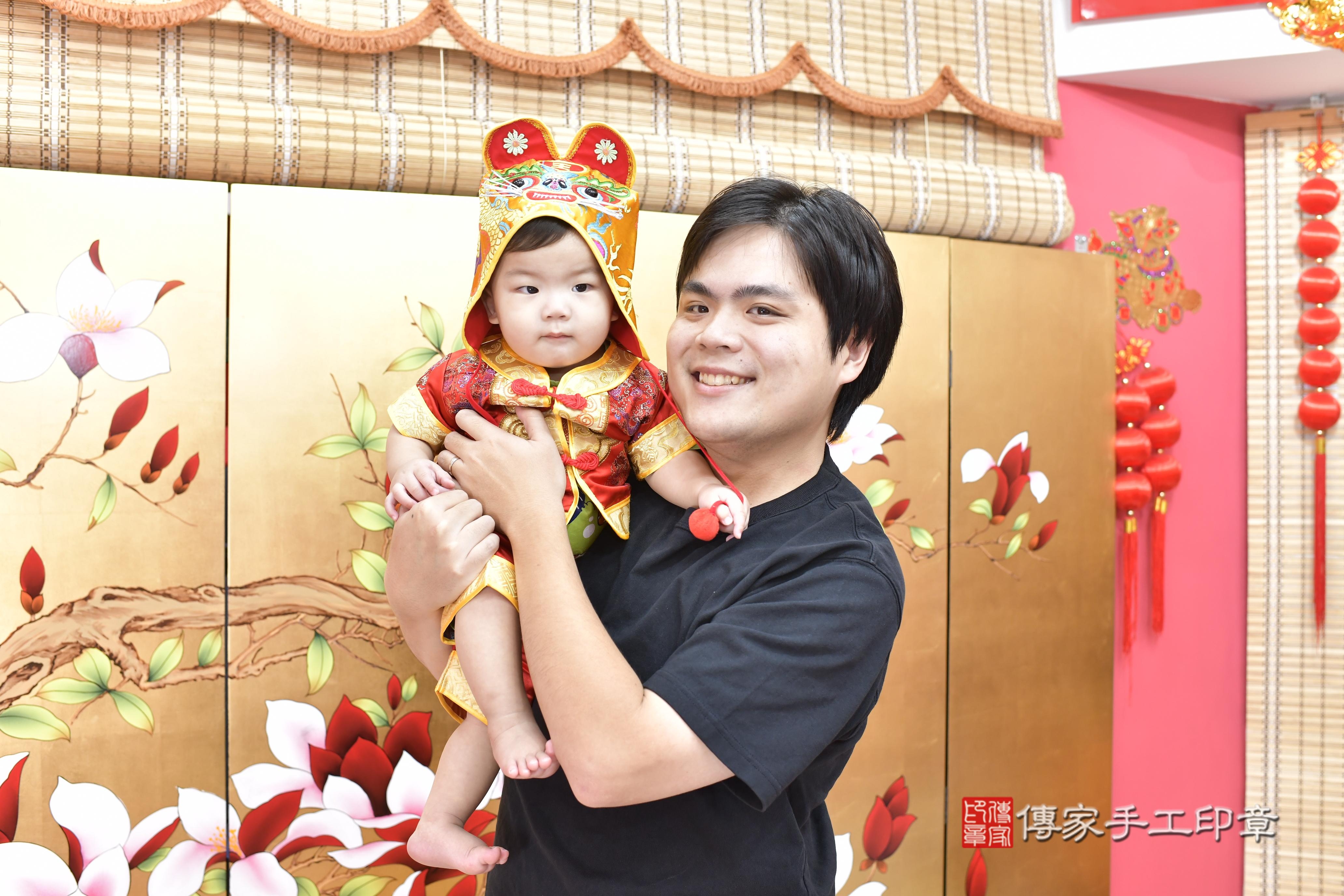 傳家手工印章新竹店、抓周、度脺、中國風會場、傳家嬰兒古禮、吉祥話、抓周道具物品24種、拍照。抓周證書。寶寶抓周、滿周歲、生日快樂、祝福