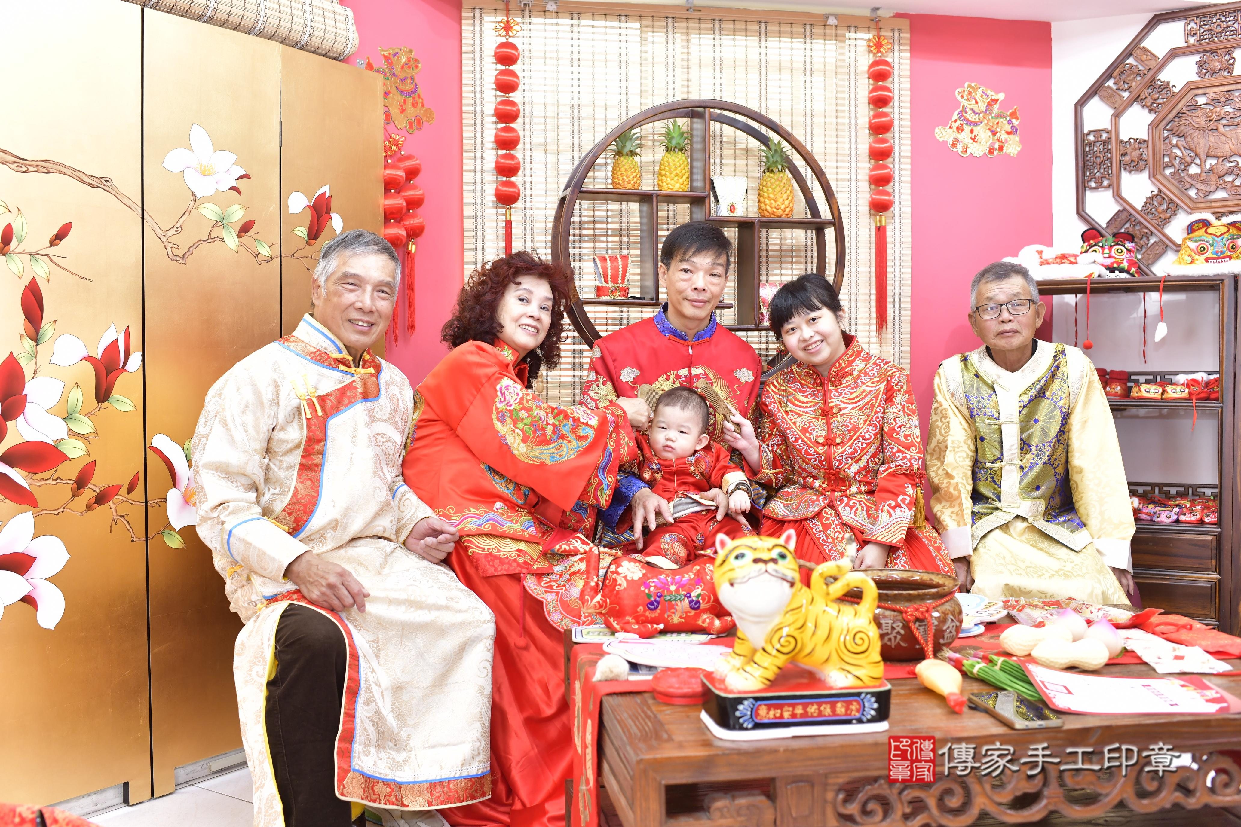 傳家手工印章新竹店、抓周、度脺、中國風會場、傳家嬰兒古禮、吉祥話、抓周道具物品24種、拍照。抓周證書。寶寶抓周、滿周歲、生日快樂、祝福