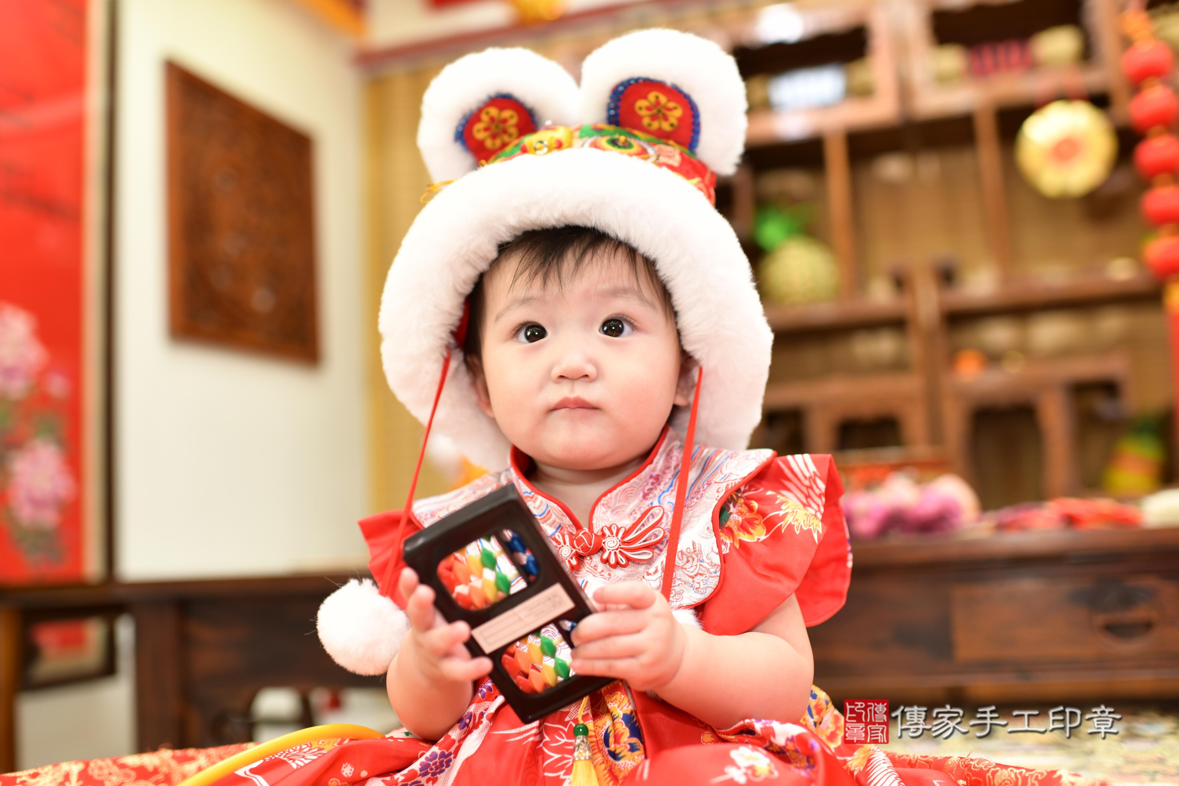 傳家手工印章台南店、抓周、度脺、中國風會場、傳家嬰兒古禮、吉祥話、抓周道具物品24種、拍照。抓周證書。寶寶抓周、滿周歲、生日快樂、祝福