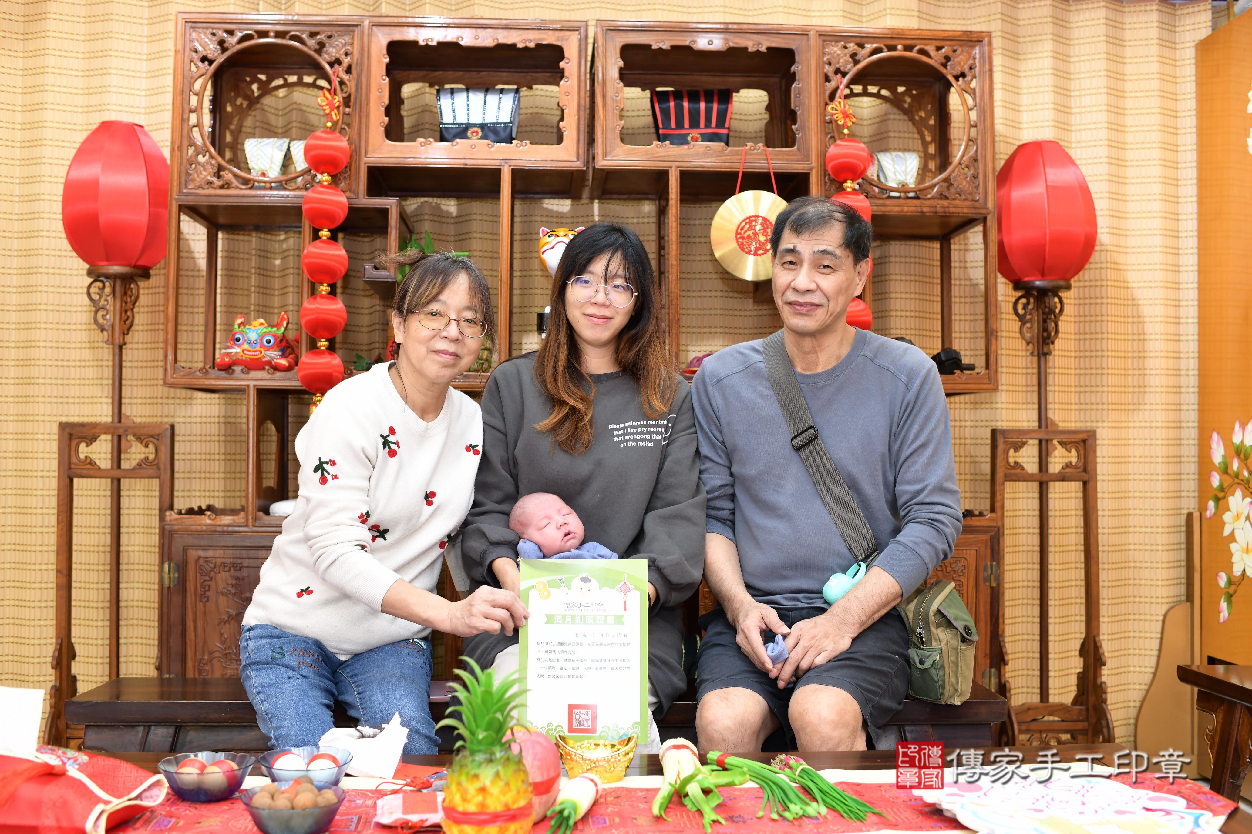 傳家手工印章台南店、抓周、度脺、中國風會場、傳家嬰兒古禮、吉祥話、抓周道具物品24種、拍照。抓周證書。寶寶抓周、滿周歲、生日快樂、祝福