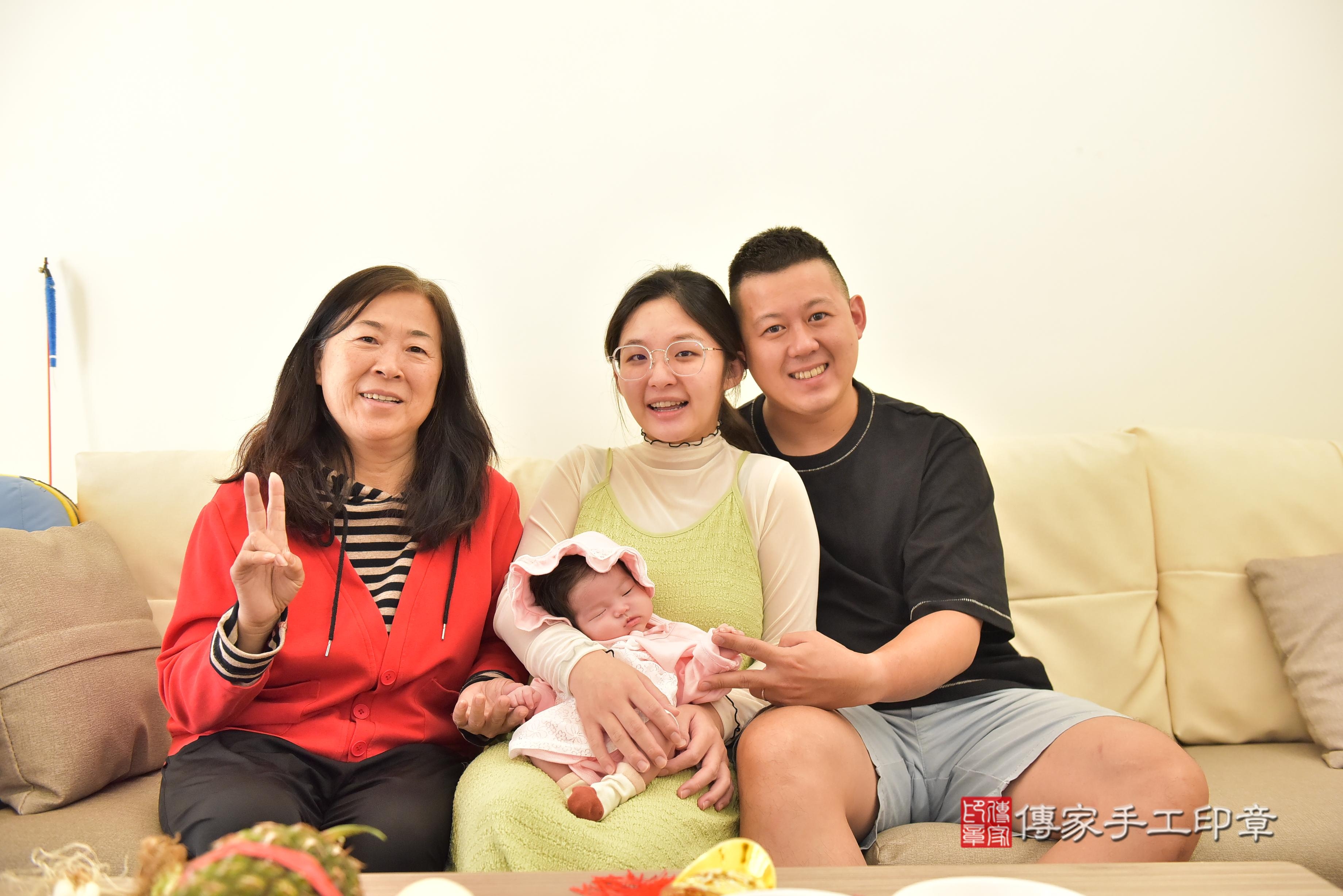 傳家手工印章台南店、抓周、度脺、中國風會場、傳家嬰兒古禮、吉祥話、抓周道具物品24種、拍照。抓周證書。寶寶抓周、滿周歲、生日快樂、祝福