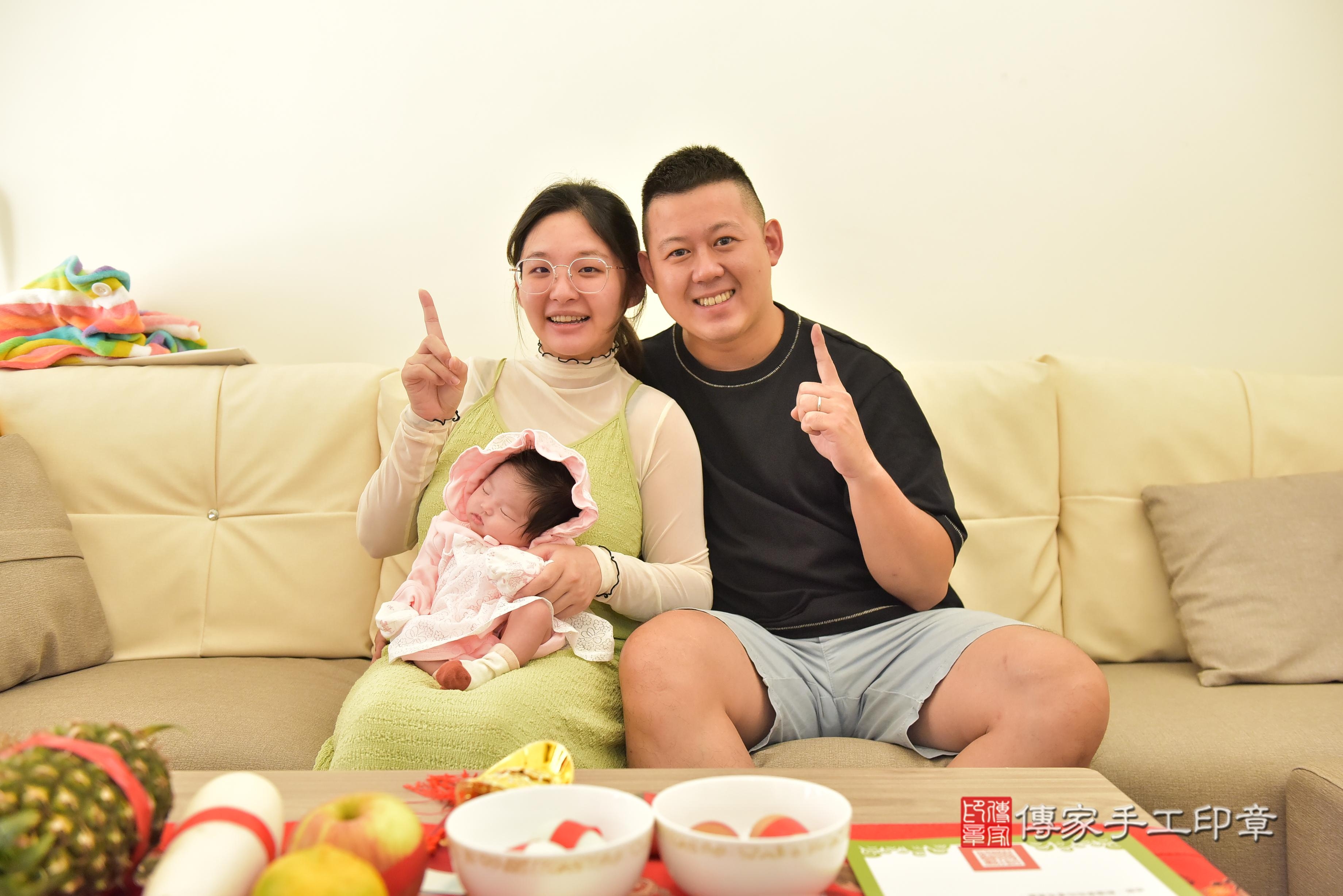傳家手工印章台南店、抓周、度脺、中國風會場、傳家嬰兒古禮、吉祥話、抓周道具物品24種、拍照。抓周證書。寶寶抓周、滿周歲、生日快樂、祝福