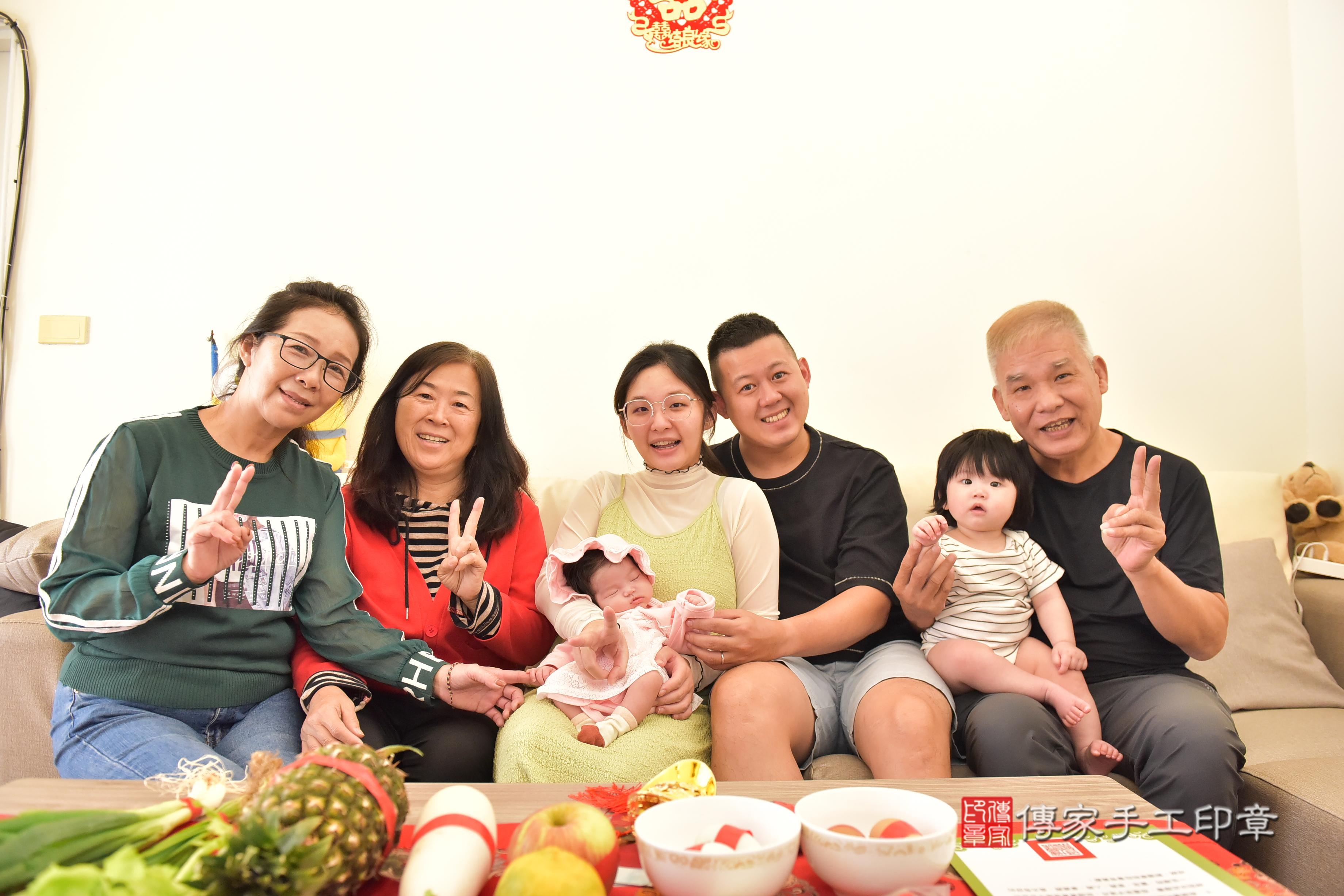 傳家手工印章台南店、抓周、度脺、中國風會場、傳家嬰兒古禮、吉祥話、抓周道具物品24種、拍照。抓周證書。寶寶抓周、滿周歲、生日快樂、祝福