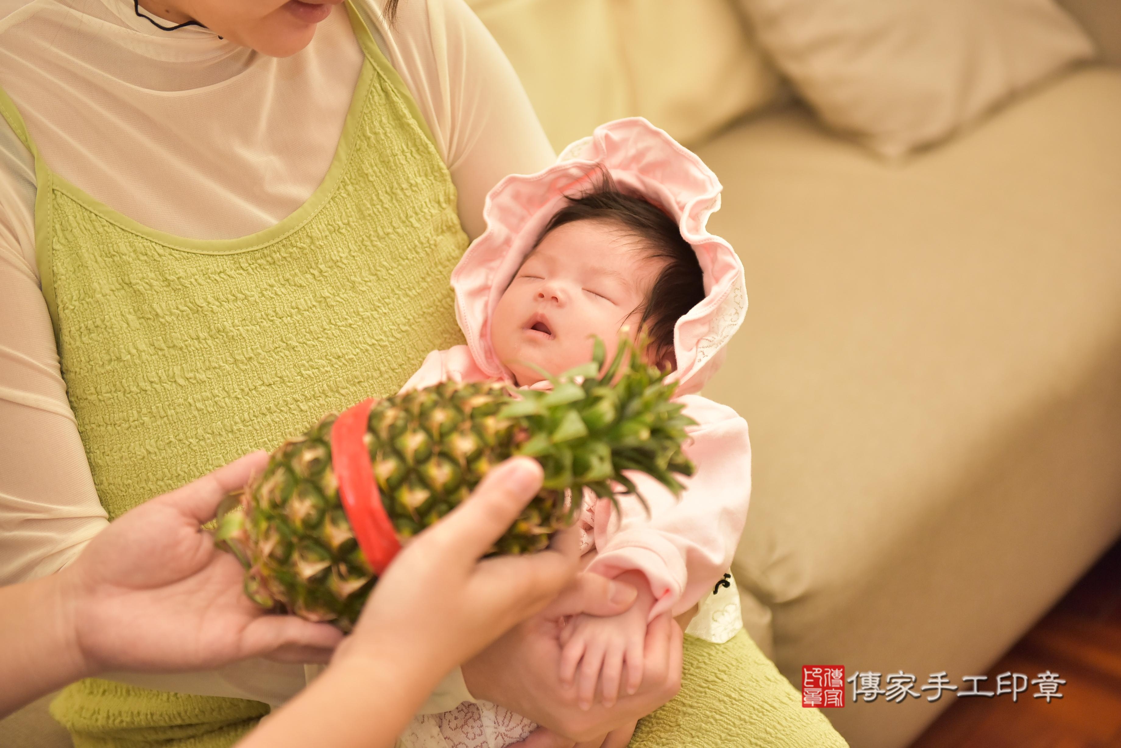 傳家手工印章台南店、抓周、度脺、中國風會場、傳家嬰兒古禮、吉祥話、抓周道具物品24種、拍照。抓周證書。寶寶抓周、滿周歲、生日快樂、祝福