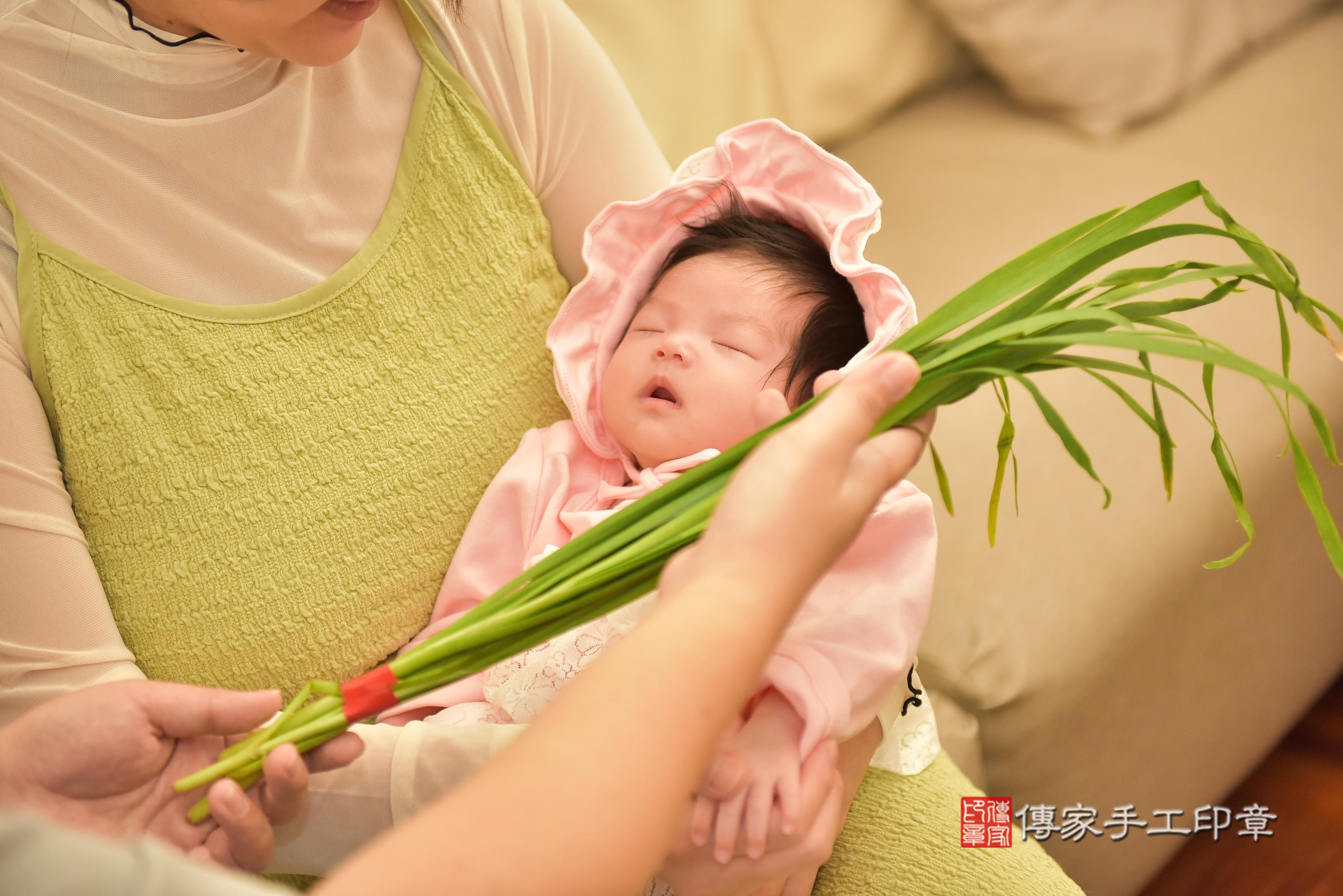 傳家手工印章台南店、抓周、度脺、中國風會場、傳家嬰兒古禮、吉祥話、抓周道具物品24種、拍照。抓周證書。寶寶抓周、滿周歲、生日快樂、祝福