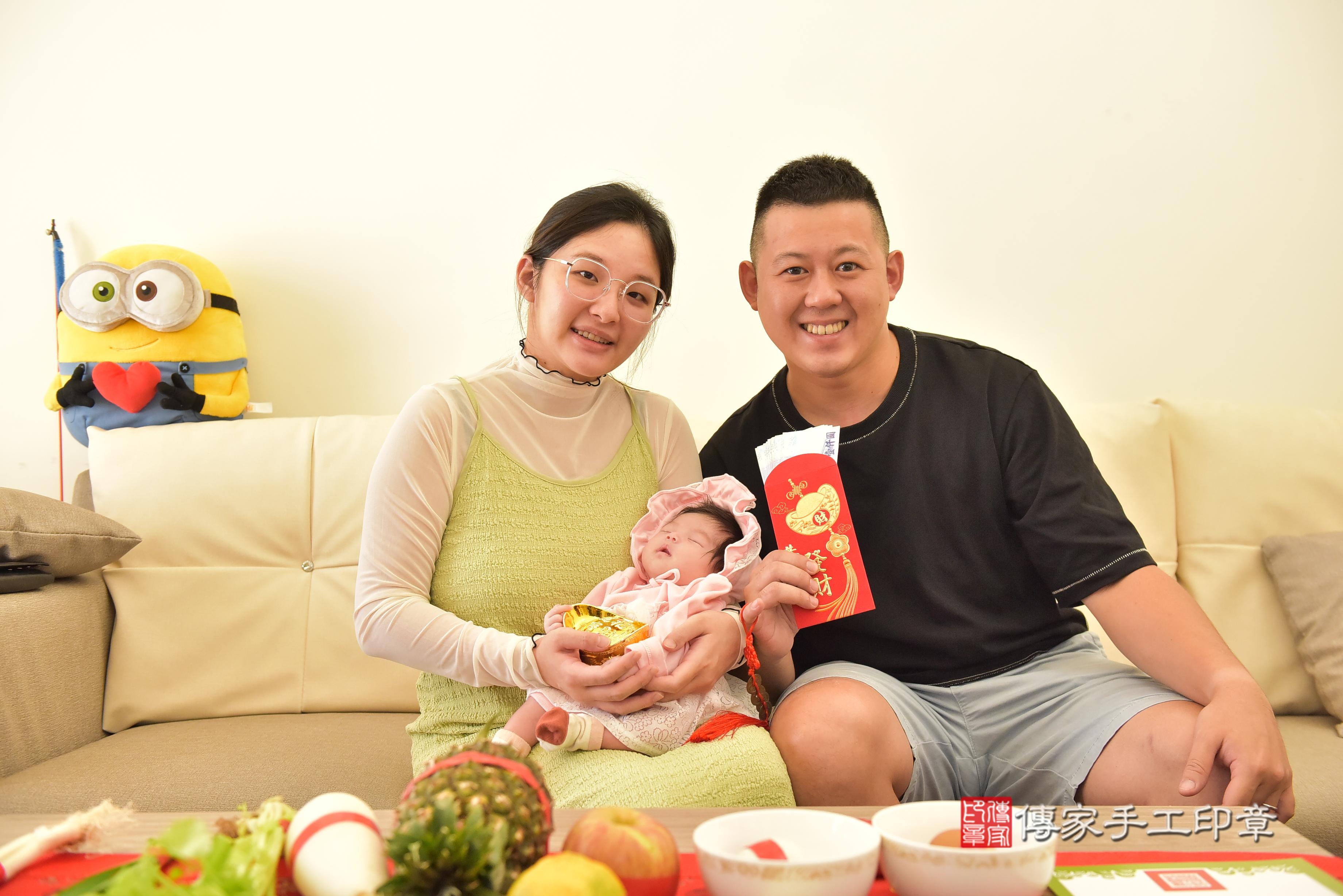 傳家手工印章台南店、抓周、度脺、中國風會場、傳家嬰兒古禮、吉祥話、抓周道具物品24種、拍照。抓周證書。寶寶抓周、滿周歲、生日快樂、祝福