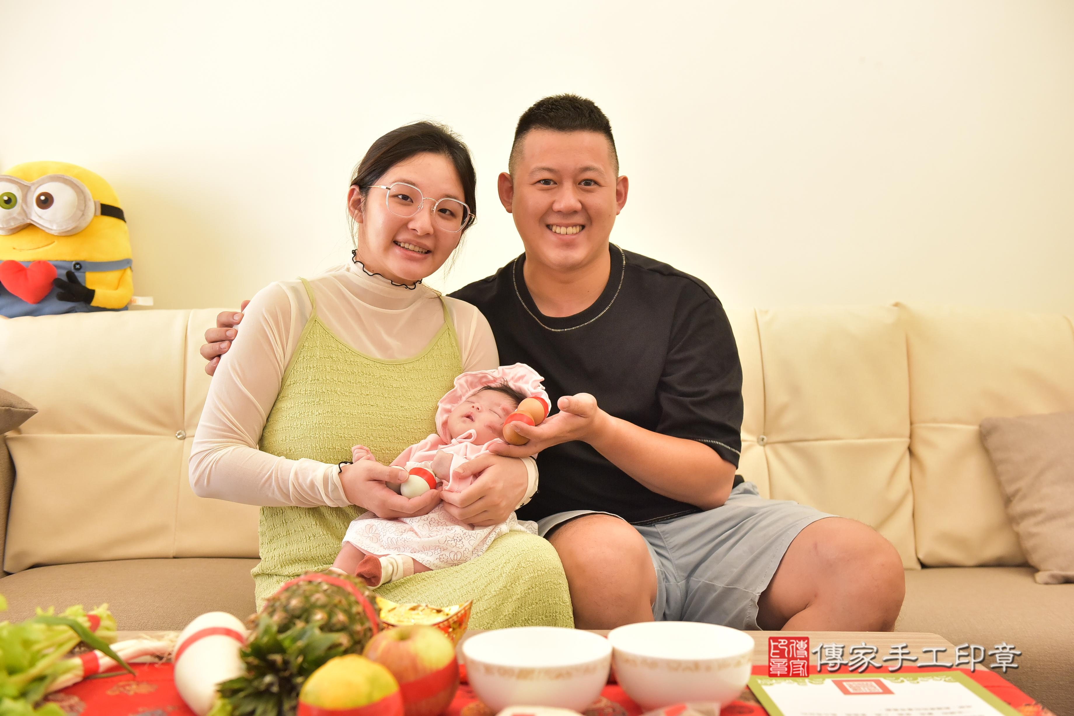 傳家手工印章台南店、抓周、度脺、中國風會場、傳家嬰兒古禮、吉祥話、抓周道具物品24種、拍照。抓周證書。寶寶抓周、滿周歲、生日快樂、祝福