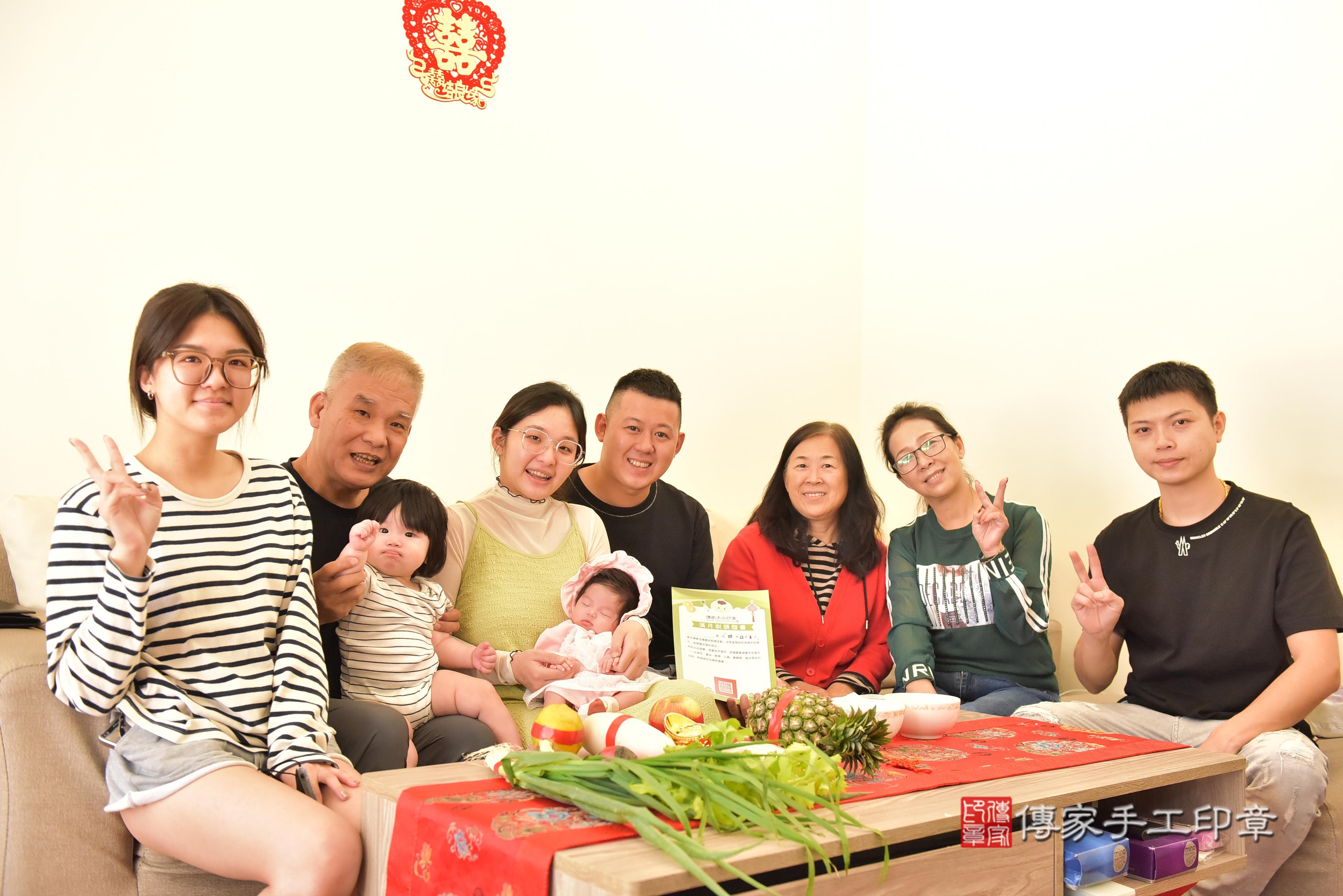 傳家手工印章台南店、抓周、度脺、中國風會場、傳家嬰兒古禮、吉祥話、抓周道具物品24種、拍照。抓周證書。寶寶抓周、滿周歲、生日快樂、祝福