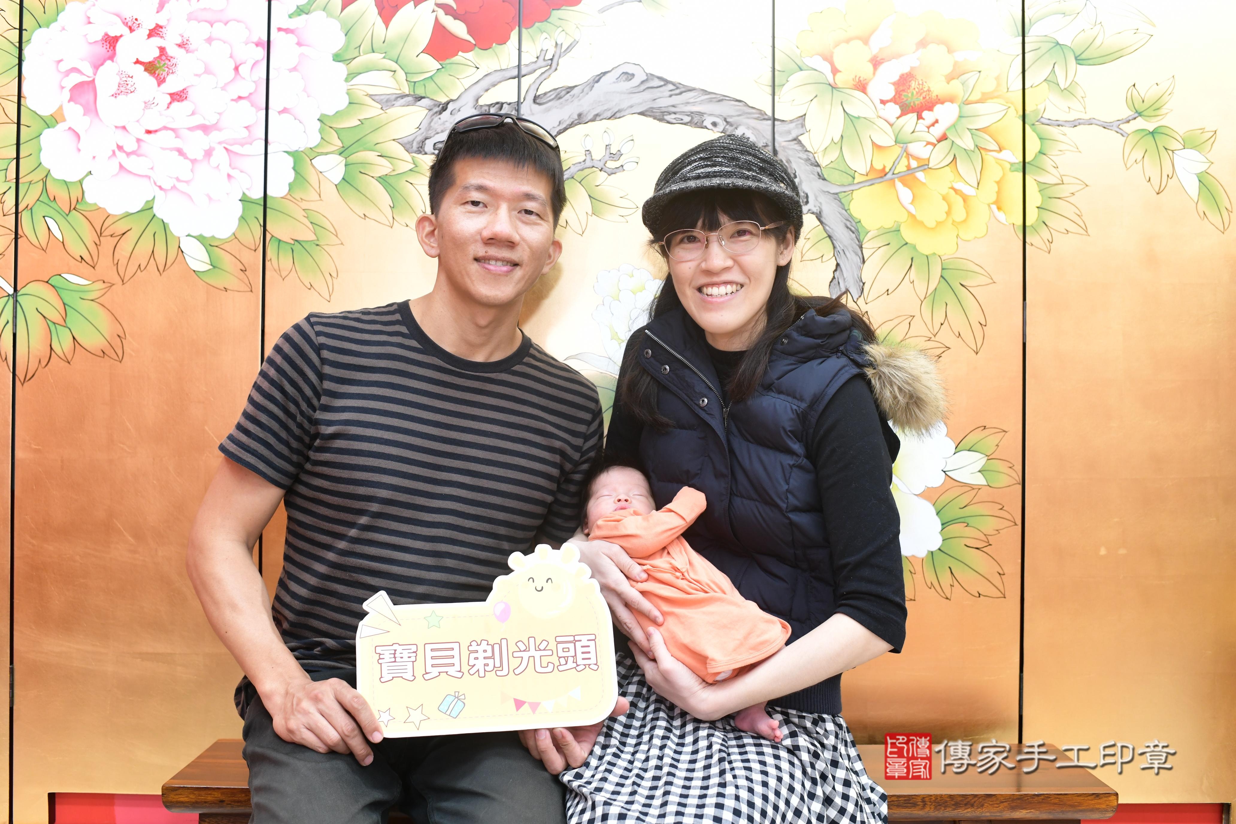 傳家手工印章台南店、抓周、度脺、中國風會場、傳家嬰兒古禮、吉祥話、抓周道具物品24種、拍照。抓周證書。寶寶抓周、滿周歲、生日快樂、祝福