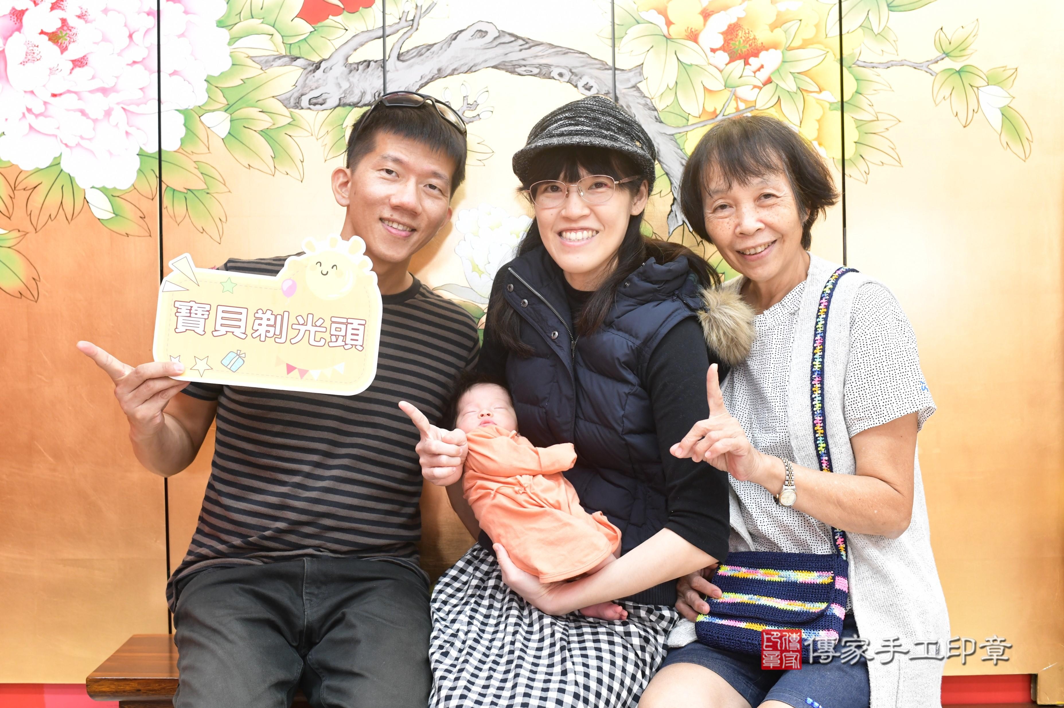 傳家手工印章台南店、抓周、度脺、中國風會場、傳家嬰兒古禮、吉祥話、抓周道具物品24種、拍照。抓周證書。寶寶抓周、滿周歲、生日快樂、祝福