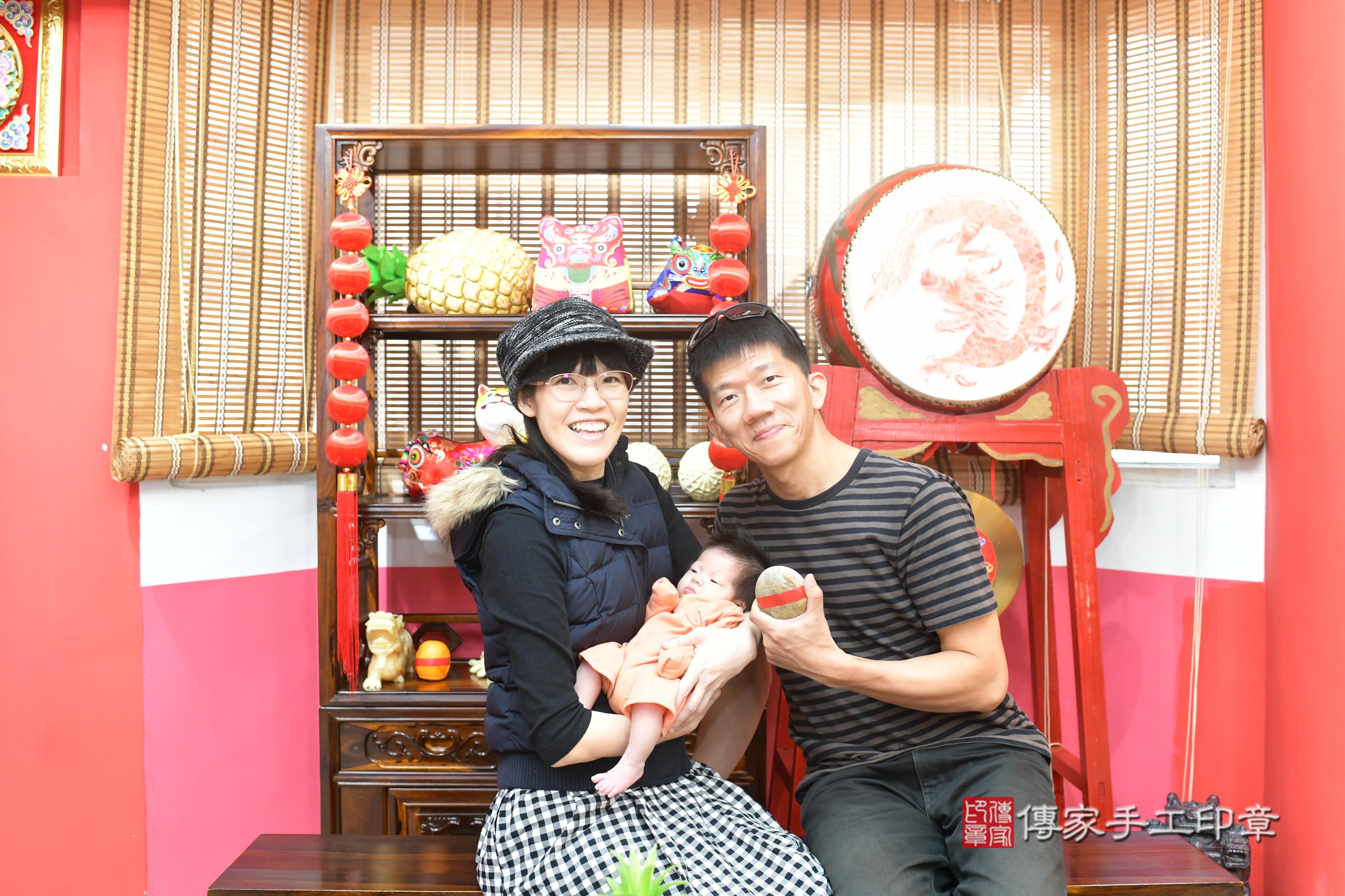 傳家手工印章台南店、抓周、度脺、中國風會場、傳家嬰兒古禮、吉祥話、抓周道具物品24種、拍照。抓周證書。寶寶抓周、滿周歲、生日快樂、祝福