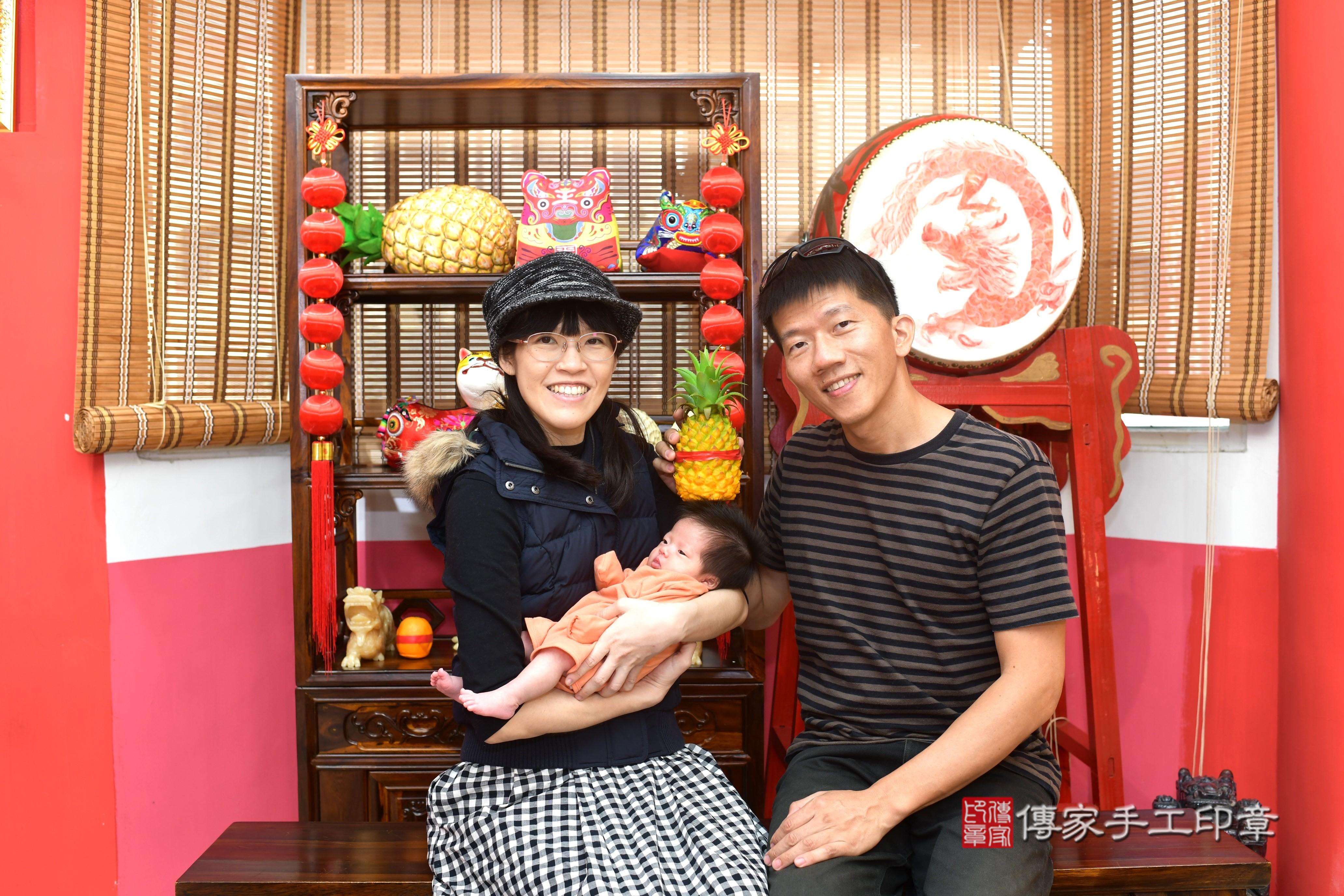 傳家手工印章台南店、抓周、度脺、中國風會場、傳家嬰兒古禮、吉祥話、抓周道具物品24種、拍照。抓周證書。寶寶抓周、滿周歲、生日快樂、祝福