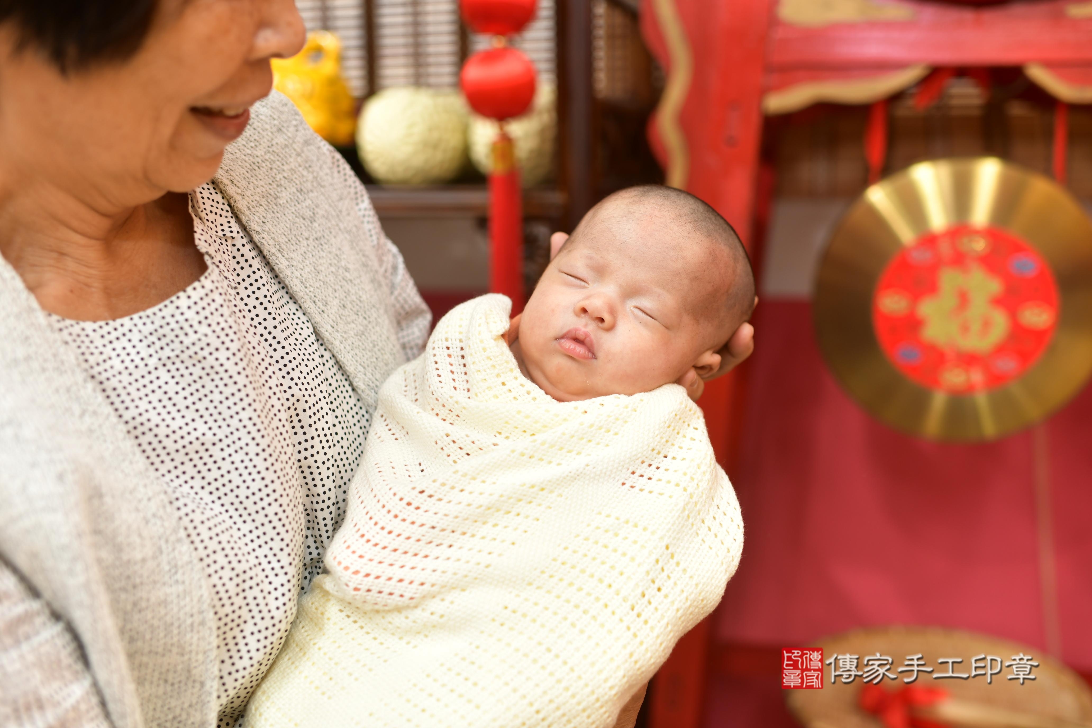 傳家手工印章台南店、抓周、度脺、中國風會場、傳家嬰兒古禮、吉祥話、抓周道具物品24種、拍照。抓周證書。寶寶抓周、滿周歲、生日快樂、祝福