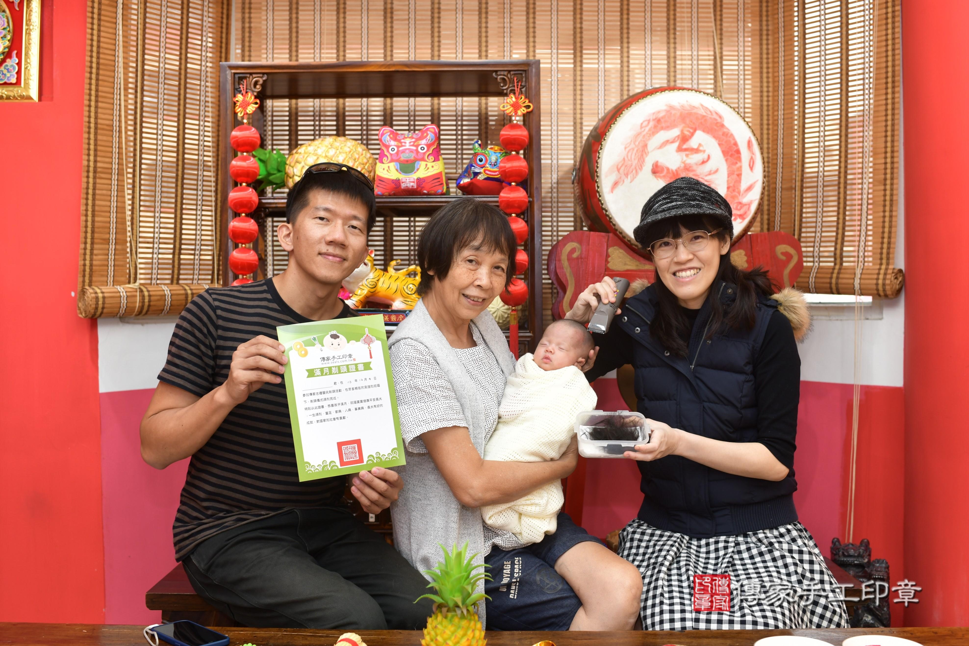 傳家手工印章台南店、抓周、度脺、中國風會場、傳家嬰兒古禮、吉祥話、抓周道具物品24種、拍照。抓周證書。寶寶抓周、滿周歲、生日快樂、祝福