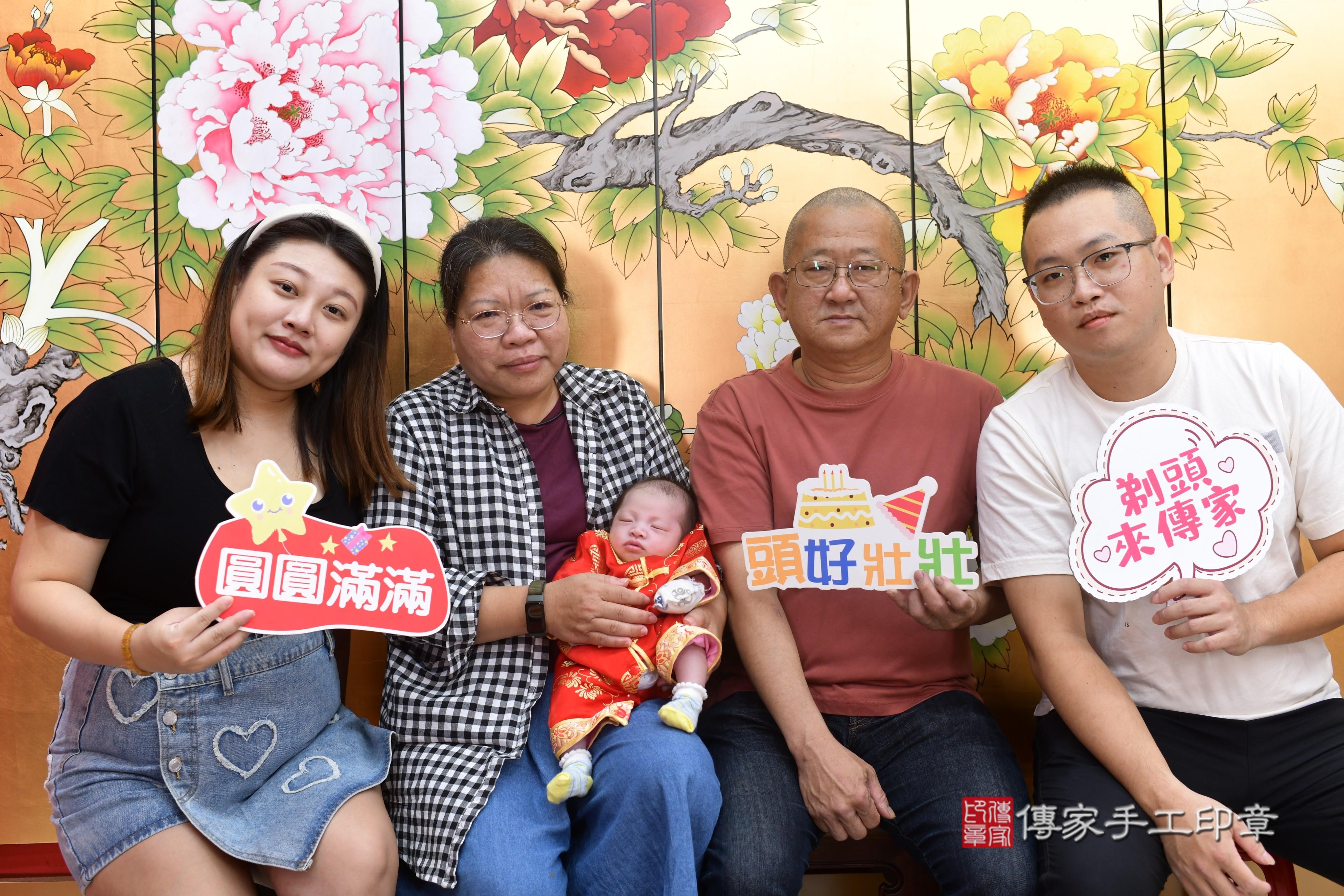 傳家手工印章台南店、抓周、度脺、中國風會場、傳家嬰兒古禮、吉祥話、抓周道具物品24種、拍照。抓周證書。寶寶抓周、滿周歲、生日快樂、祝福