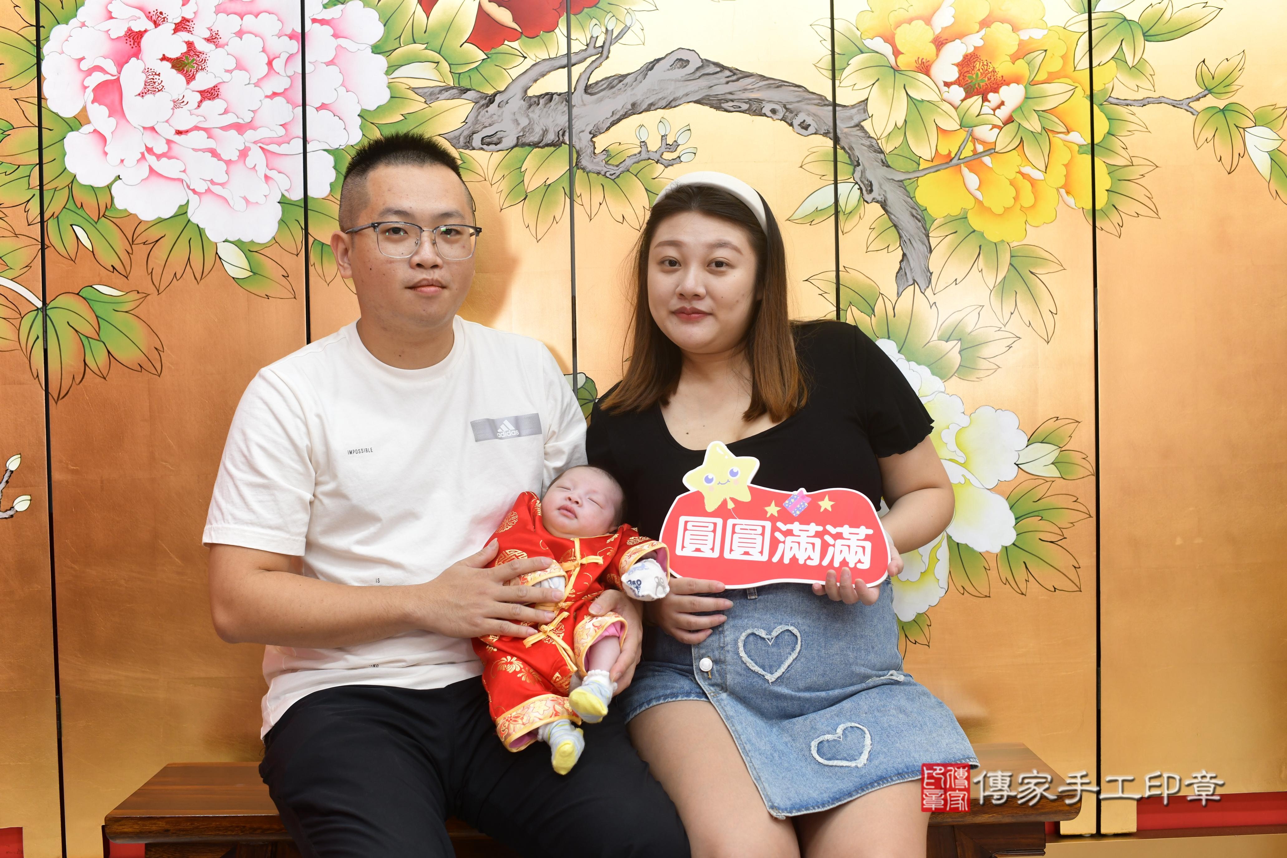 傳家手工印章台南店、抓周、度脺、中國風會場、傳家嬰兒古禮、吉祥話、抓周道具物品24種、拍照。抓周證書。寶寶抓周、滿周歲、生日快樂、祝福
