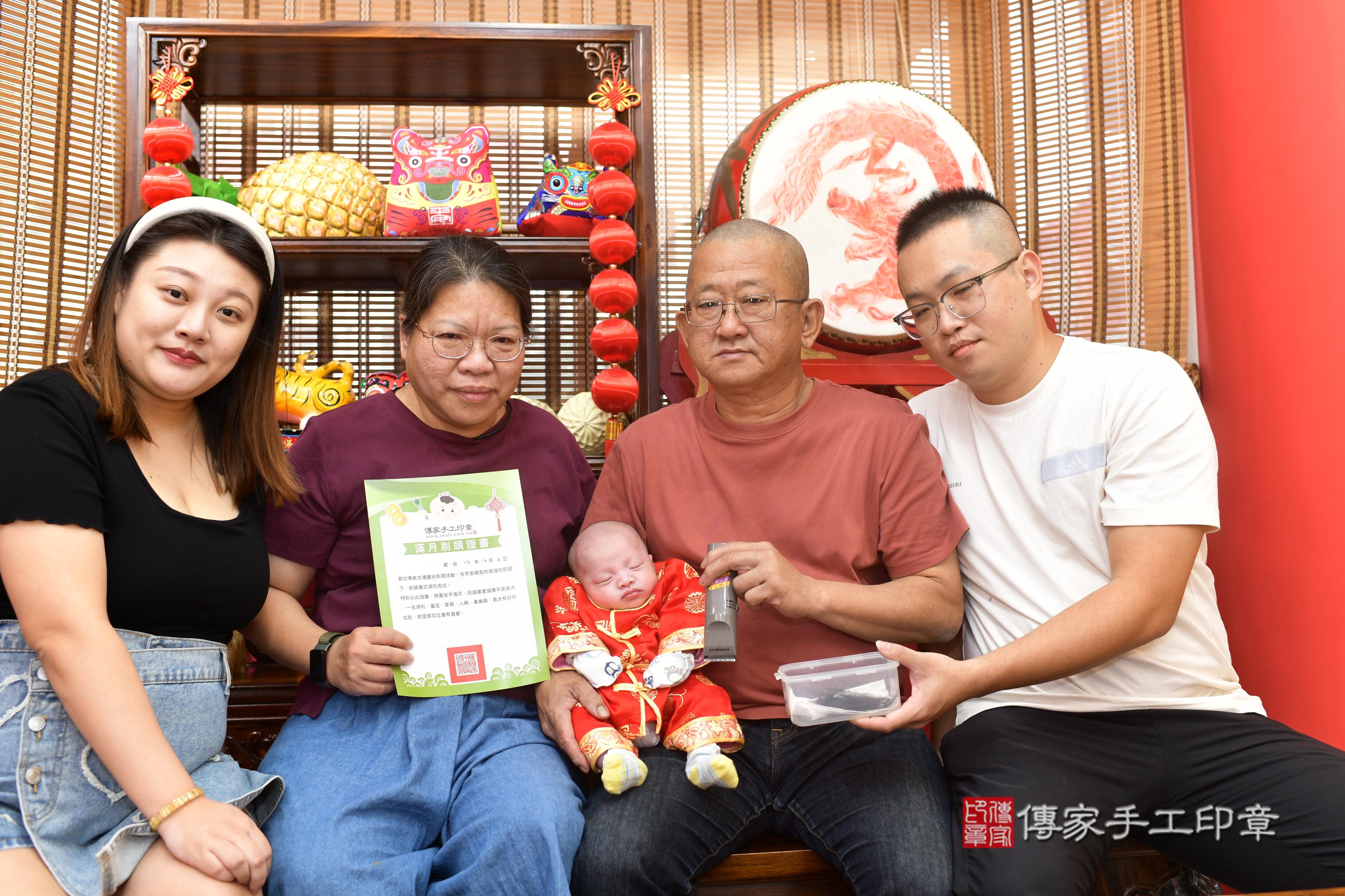 傳家手工印章台南店、抓周、度脺、中國風會場、傳家嬰兒古禮、吉祥話、抓周道具物品24種、拍照。抓周證書。寶寶抓周、滿周歲、生日快樂、祝福
