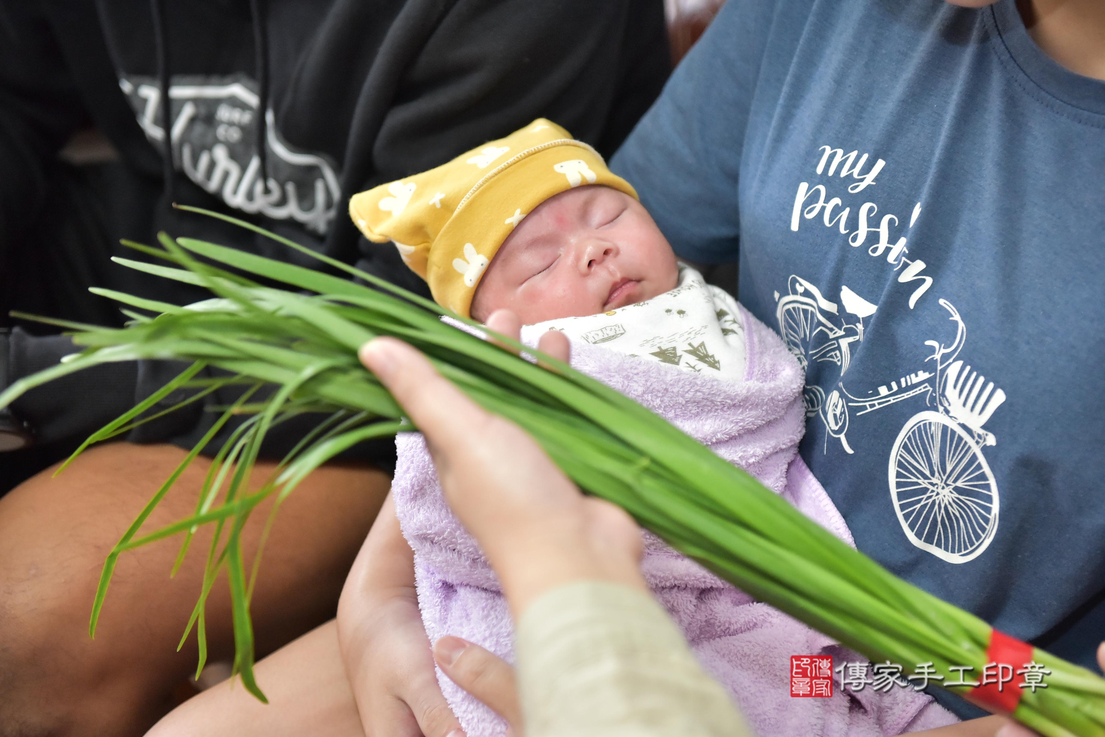 傳家手工印章台南店、抓周、度脺、中國風會場、傳家嬰兒古禮、吉祥話、抓周道具物品24種、拍照。抓周證書。寶寶抓周、滿周歲、生日快樂、祝福