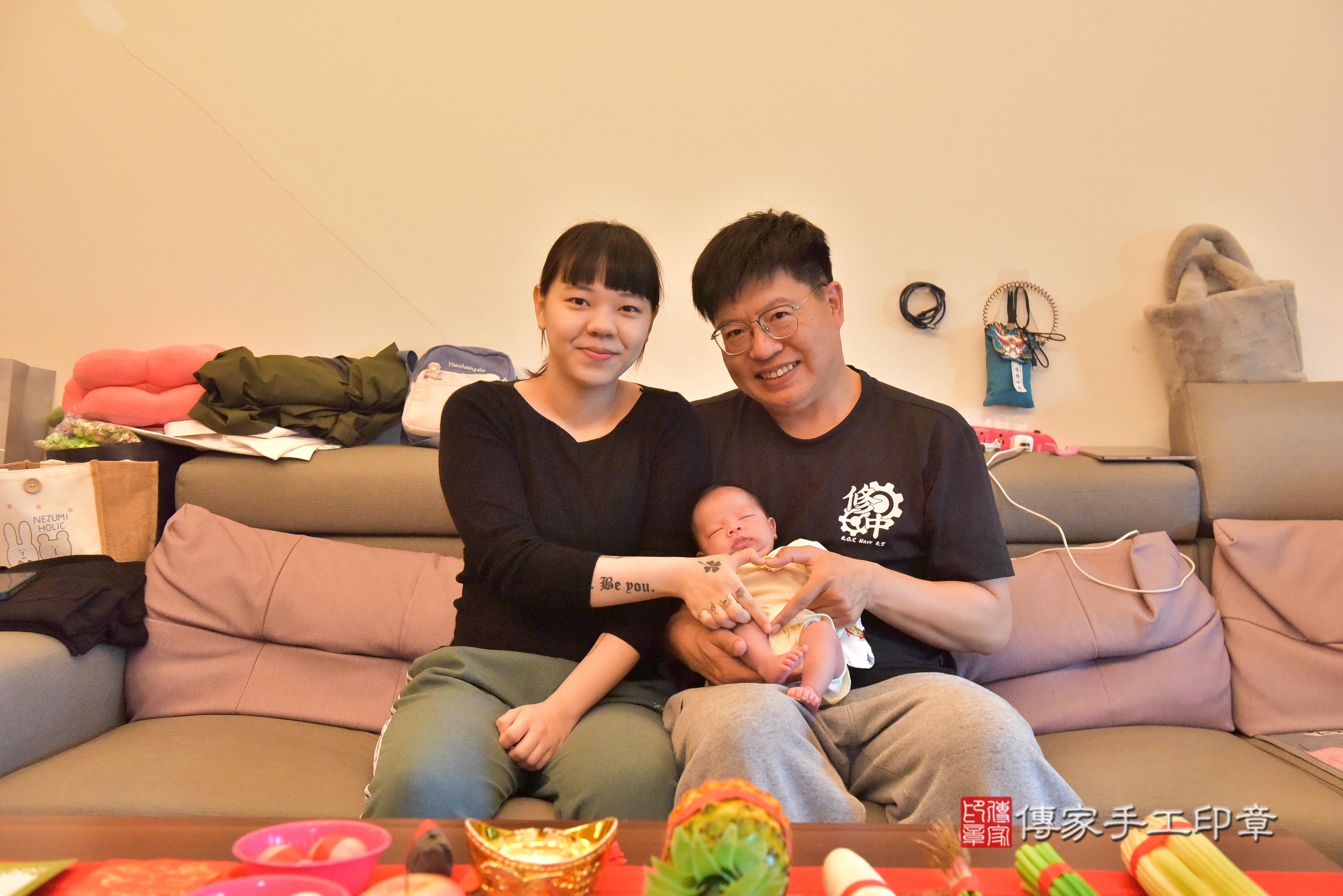 傳家手工印章台南店、抓周、度脺、中國風會場、傳家嬰兒古禮、吉祥話、抓周道具物品24種、拍照。抓周證書。寶寶抓周、滿周歲、生日快樂、祝福