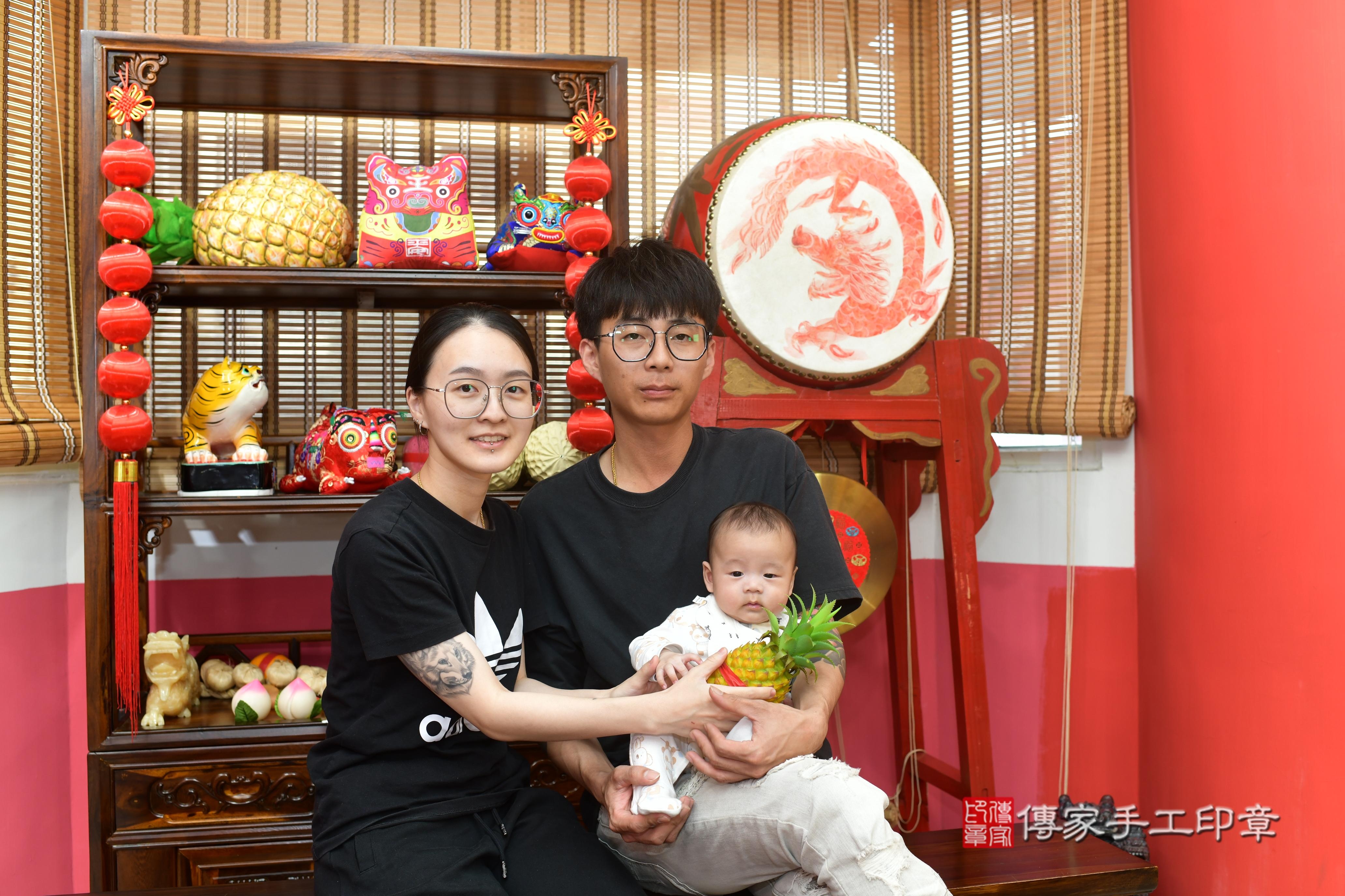 傳家手工印章台南店、抓周、度脺、中國風會場、傳家嬰兒古禮、吉祥話、抓周道具物品24種、拍照。抓周證書。寶寶抓周、滿周歲、生日快樂、祝福