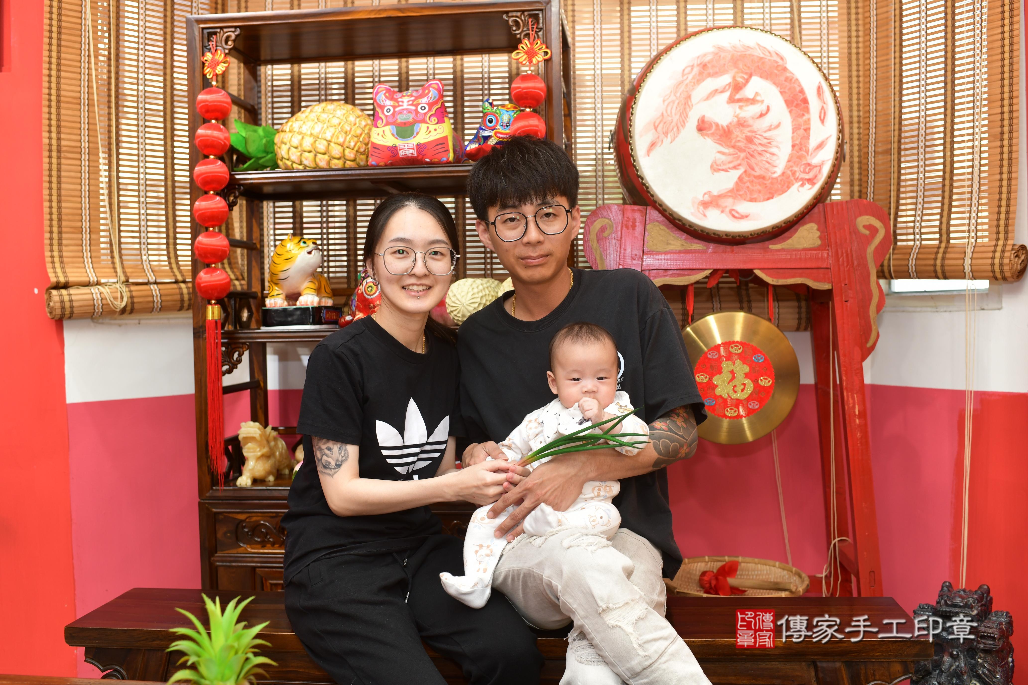 傳家手工印章台南店、抓周、度脺、中國風會場、傳家嬰兒古禮、吉祥話、抓周道具物品24種、拍照。抓周證書。寶寶抓周、滿周歲、生日快樂、祝福