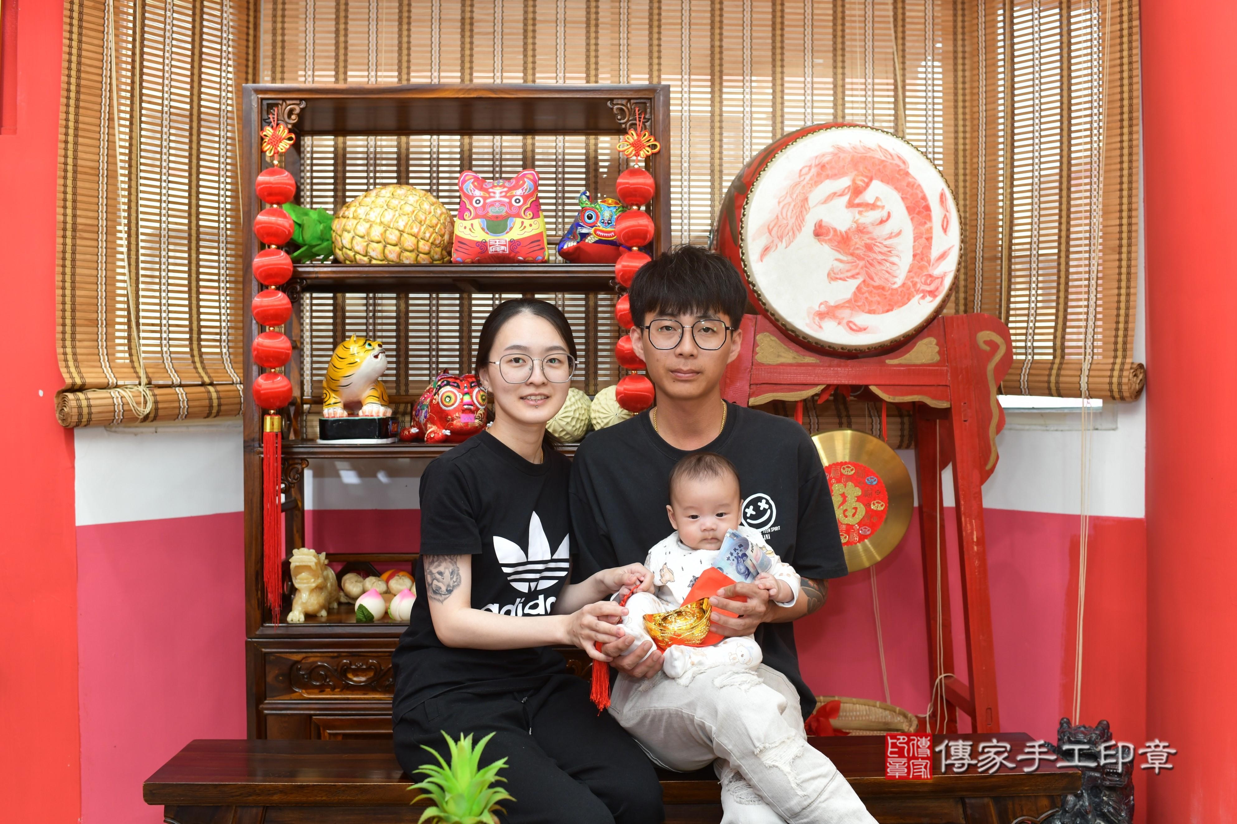 傳家手工印章台南店、抓周、度脺、中國風會場、傳家嬰兒古禮、吉祥話、抓周道具物品24種、拍照。抓周證書。寶寶抓周、滿周歲、生日快樂、祝福