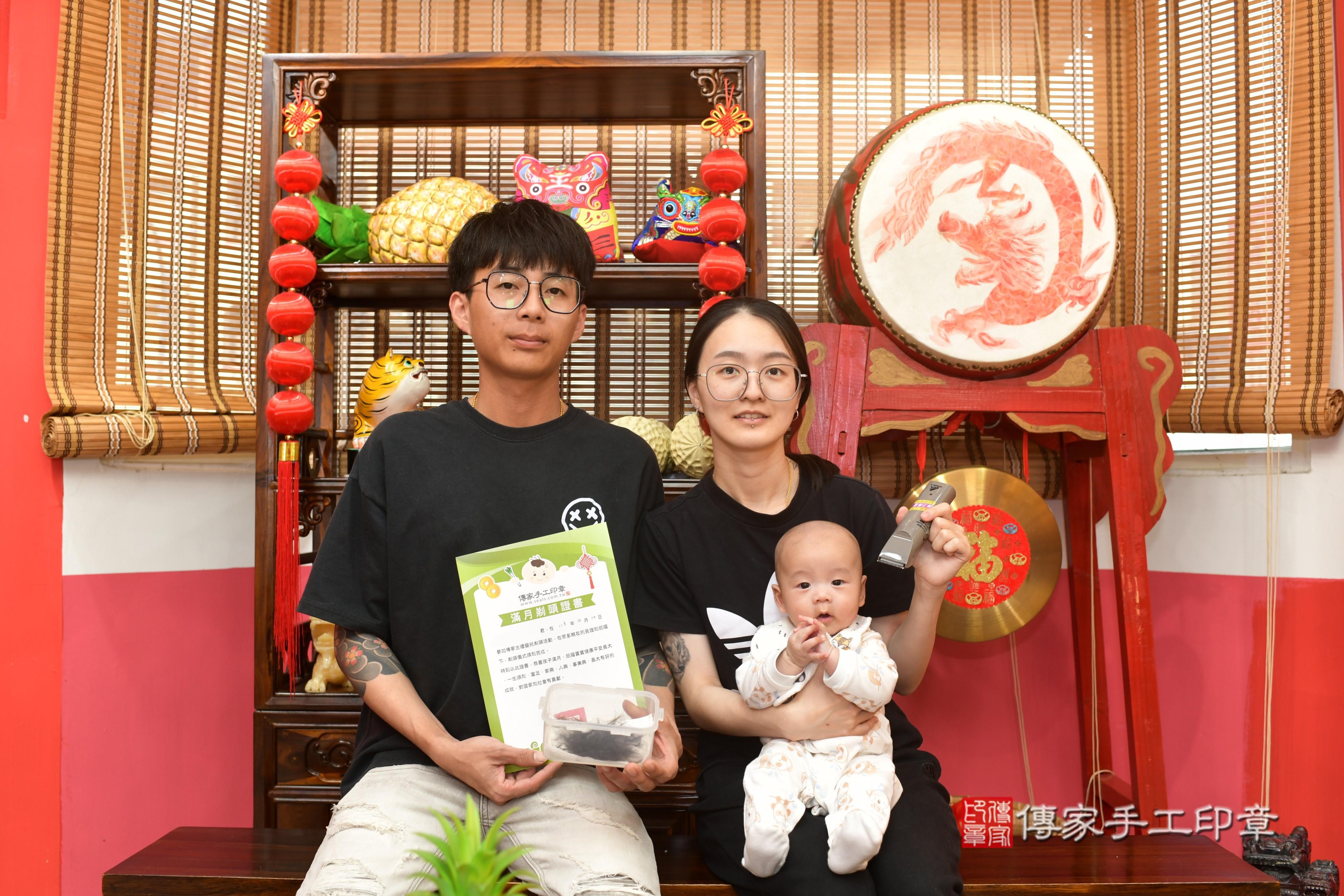 傳家手工印章台南店、抓周、度脺、中國風會場、傳家嬰兒古禮、吉祥話、抓周道具物品24種、拍照。抓周證書。寶寶抓周、滿周歲、生日快樂、祝福
