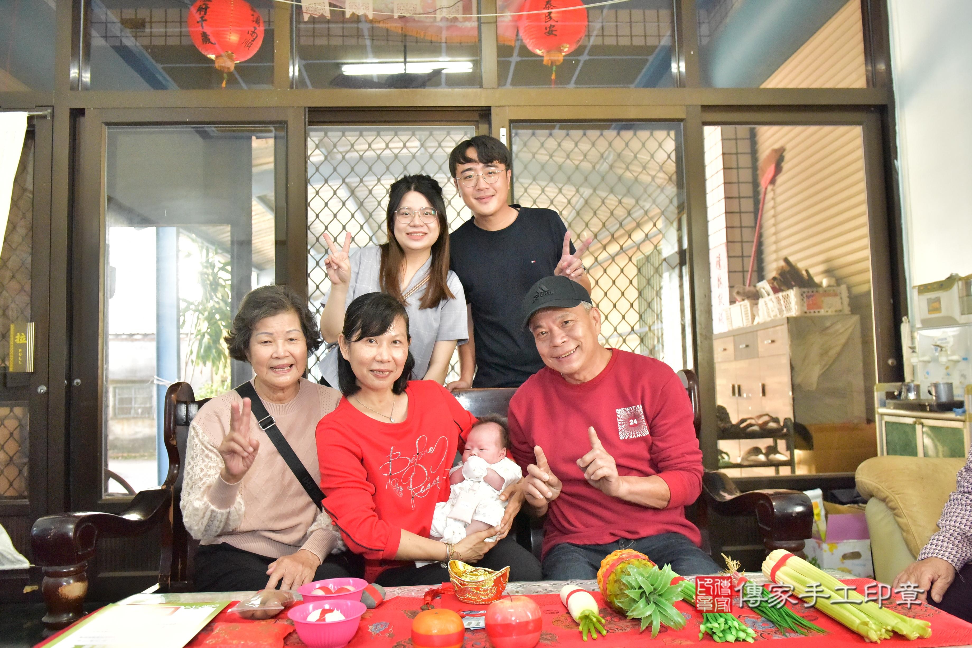 傳家手工印章台南店、抓周、度脺、中國風會場、傳家嬰兒古禮、吉祥話、抓周道具物品24種、拍照。抓周證書。寶寶抓周、滿周歲、生日快樂、祝福