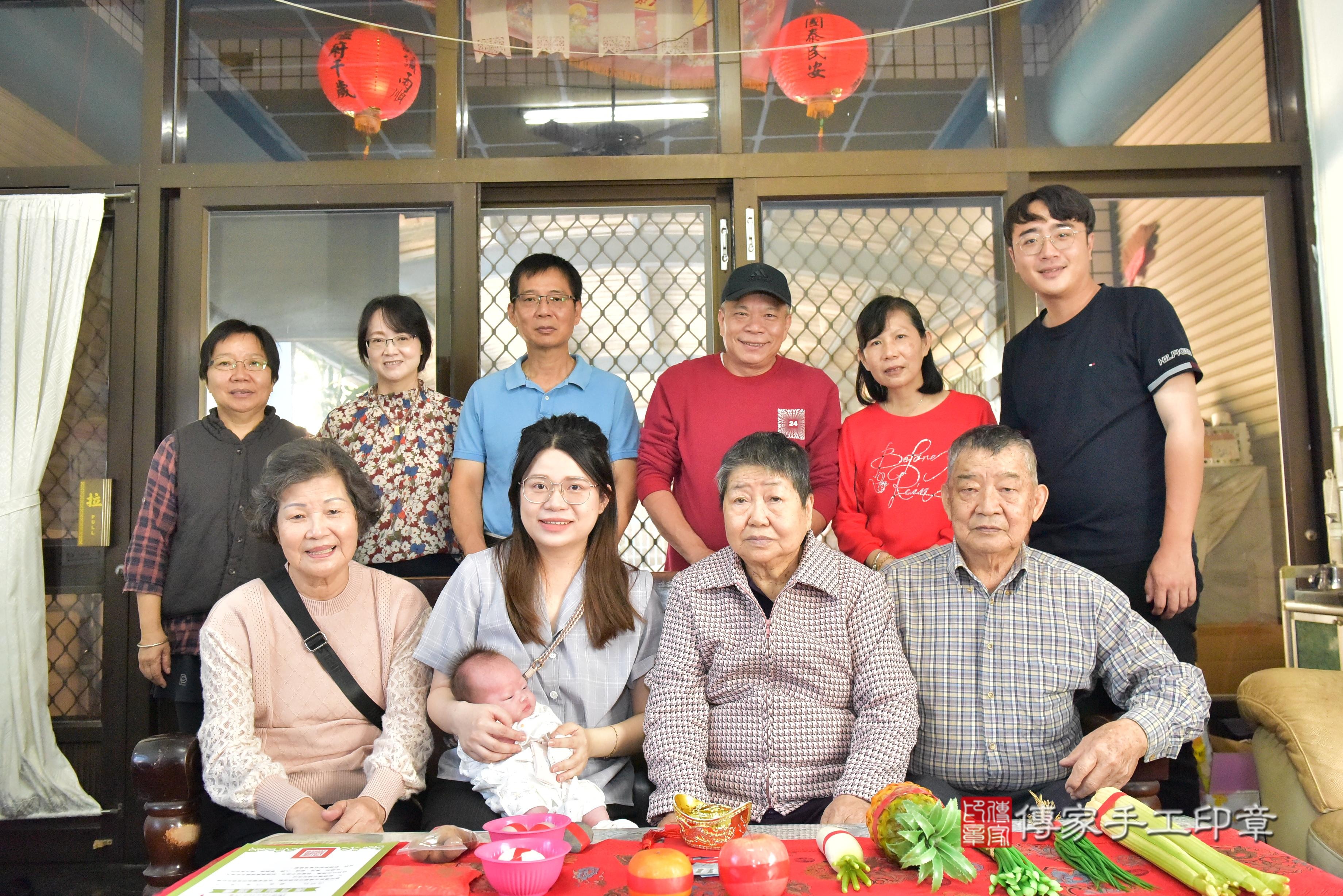 傳家手工印章台南店、抓周、度脺、中國風會場、傳家嬰兒古禮、吉祥話、抓周道具物品24種、拍照。抓周證書。寶寶抓周、滿周歲、生日快樂、祝福