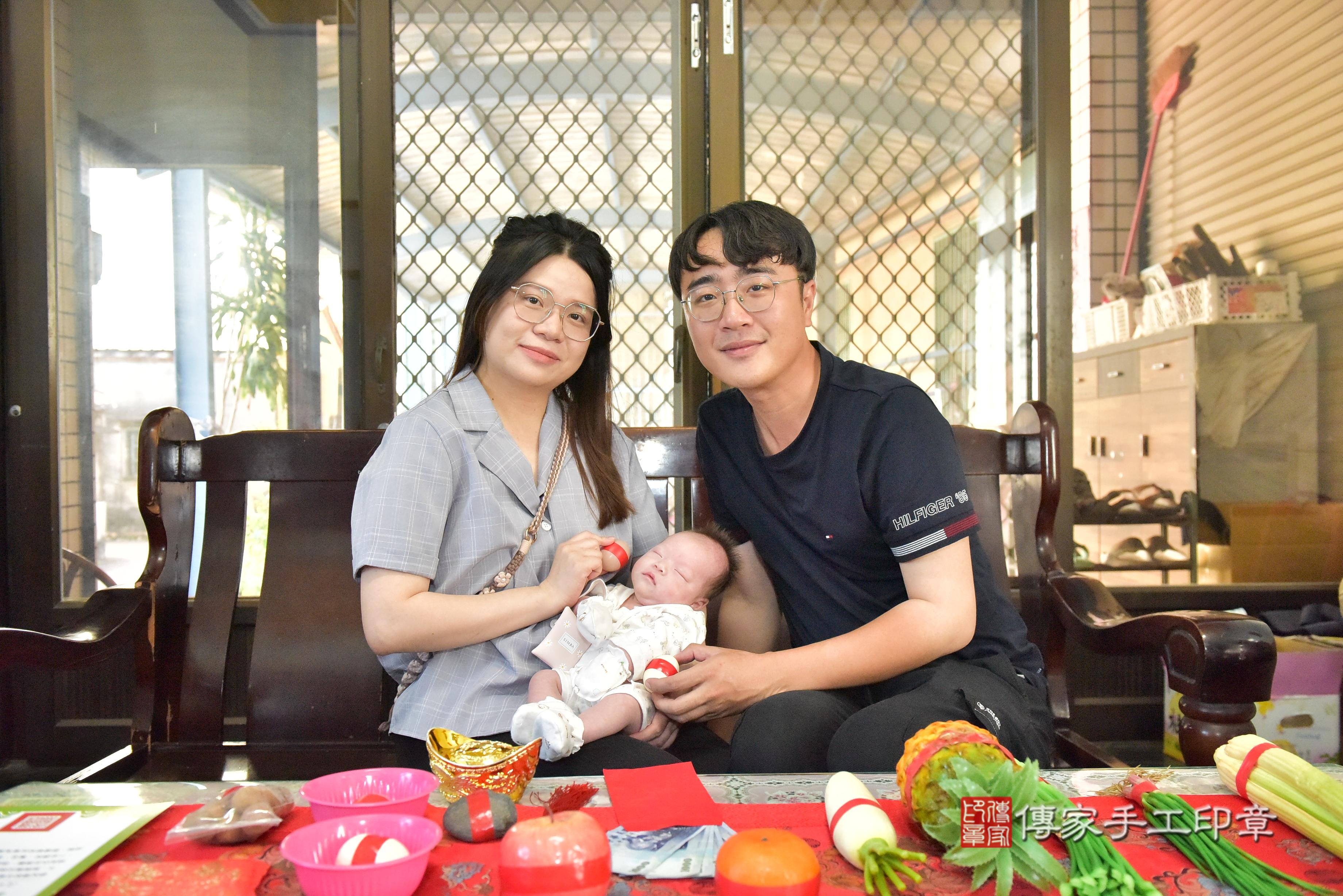 傳家手工印章台南店、抓周、度脺、中國風會場、傳家嬰兒古禮、吉祥話、抓周道具物品24種、拍照。抓周證書。寶寶抓周、滿周歲、生日快樂、祝福