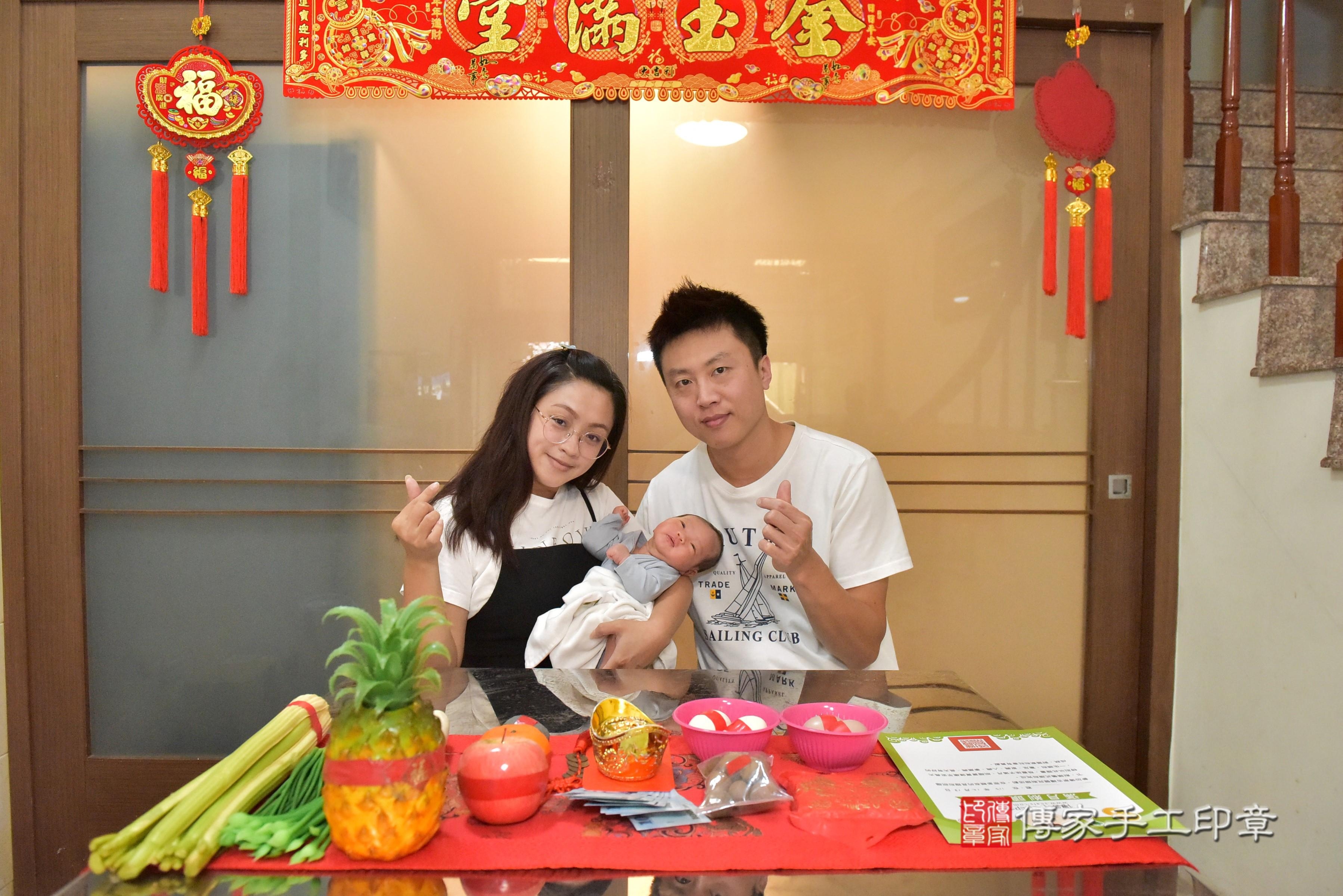 傳家手工印章台南店、抓周、度脺、中國風會場、傳家嬰兒古禮、吉祥話、抓周道具物品24種、拍照。抓周證書。寶寶抓周、滿周歲、生日快樂、祝福