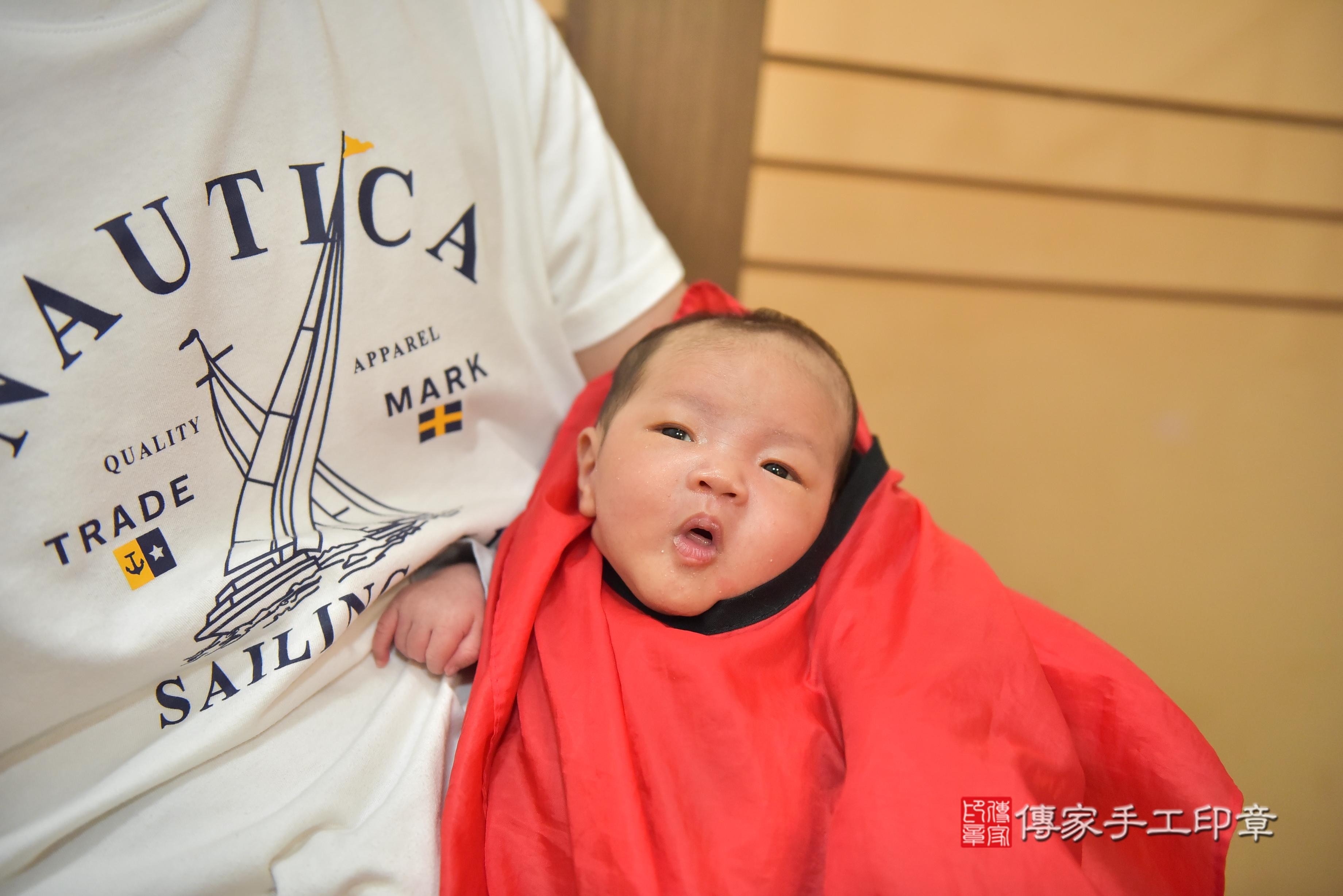 傳家手工印章台南店、抓周、度脺、中國風會場、傳家嬰兒古禮、吉祥話、抓周道具物品24種、拍照。抓周證書。寶寶抓周、滿周歲、生日快樂、祝福