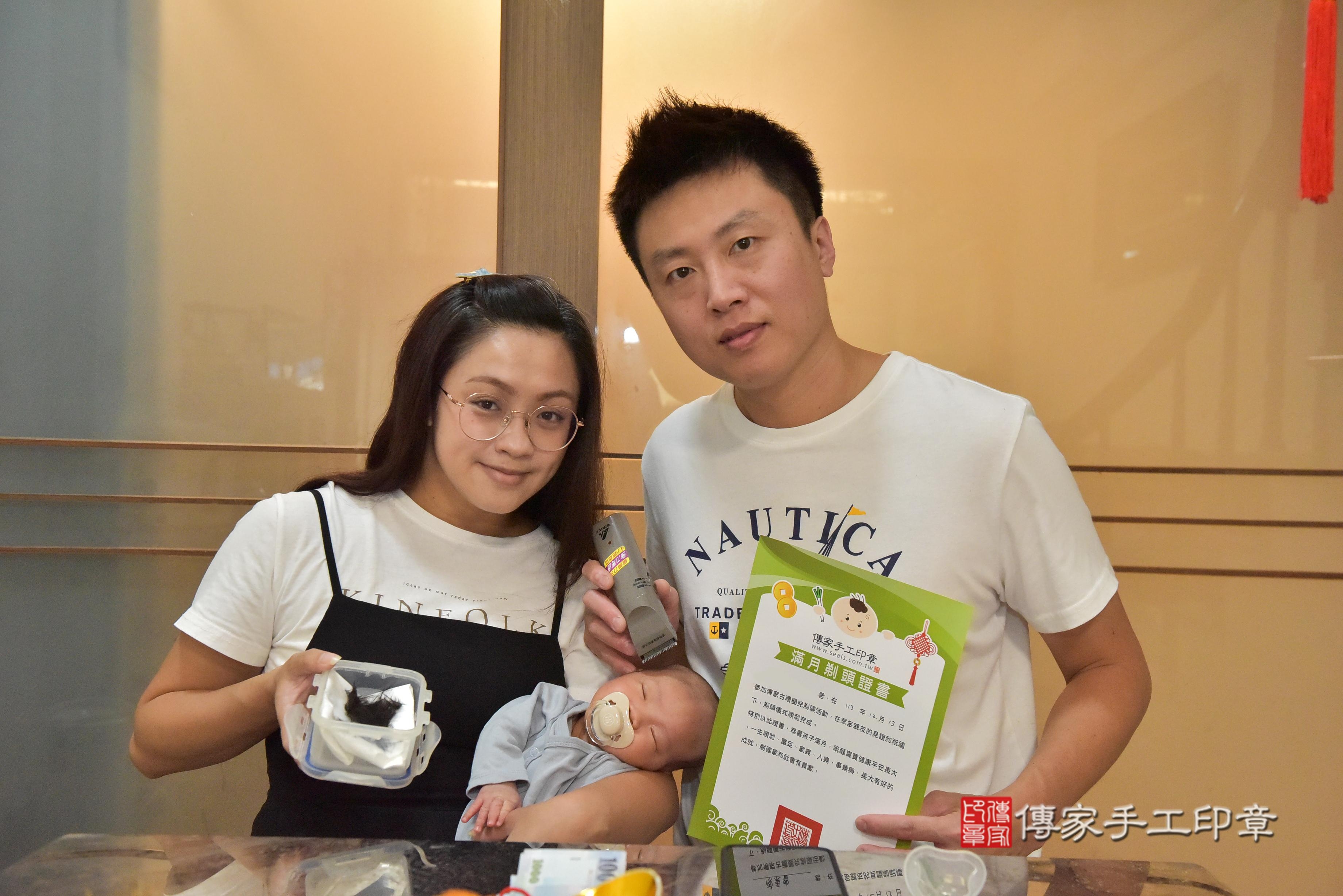 傳家手工印章台南店、抓周、度脺、中國風會場、傳家嬰兒古禮、吉祥話、抓周道具物品24種、拍照。抓周證書。寶寶抓周、滿周歲、生日快樂、祝福