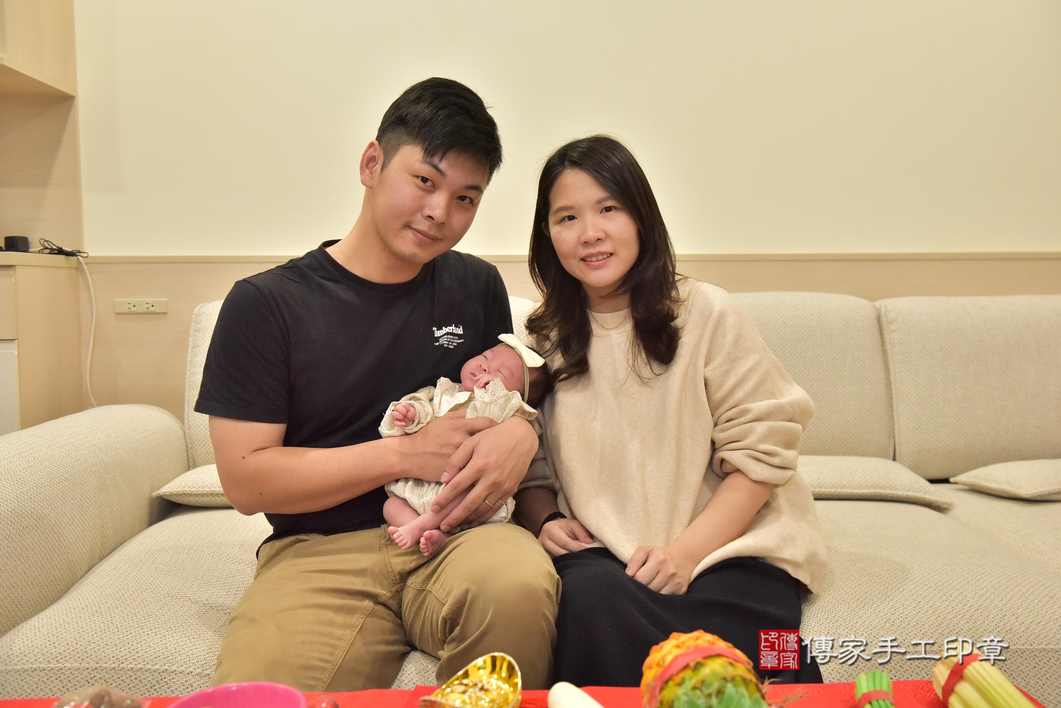 傳家手工印章台南店、抓周、度脺、中國風會場、傳家嬰兒古禮、吉祥話、抓周道具物品24種、拍照。抓周證書。寶寶抓周、滿周歲、生日快樂、祝福