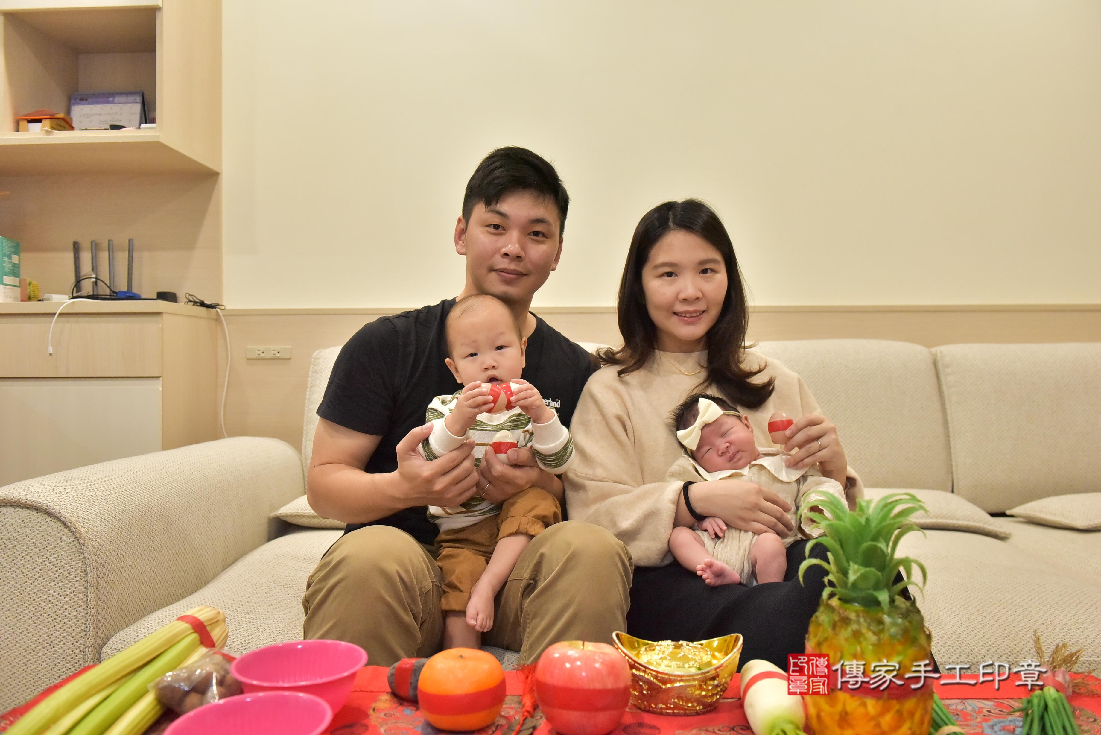 傳家手工印章台南店、抓周、度脺、中國風會場、傳家嬰兒古禮、吉祥話、抓周道具物品24種、拍照。抓周證書。寶寶抓周、滿周歲、生日快樂、祝福