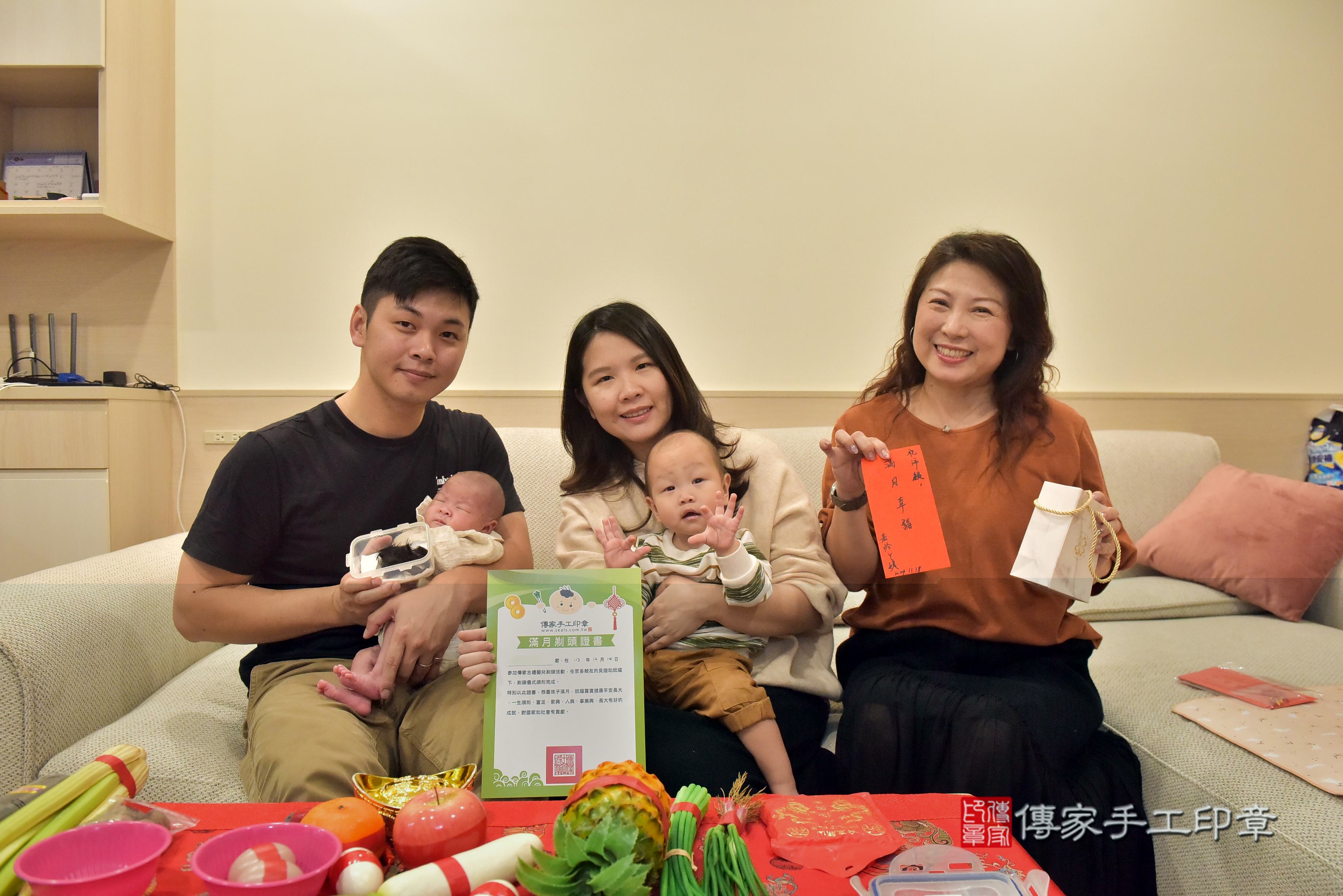 傳家手工印章台南店、抓周、度脺、中國風會場、傳家嬰兒古禮、吉祥話、抓周道具物品24種、拍照。抓周證書。寶寶抓周、滿周歲、生日快樂、祝福