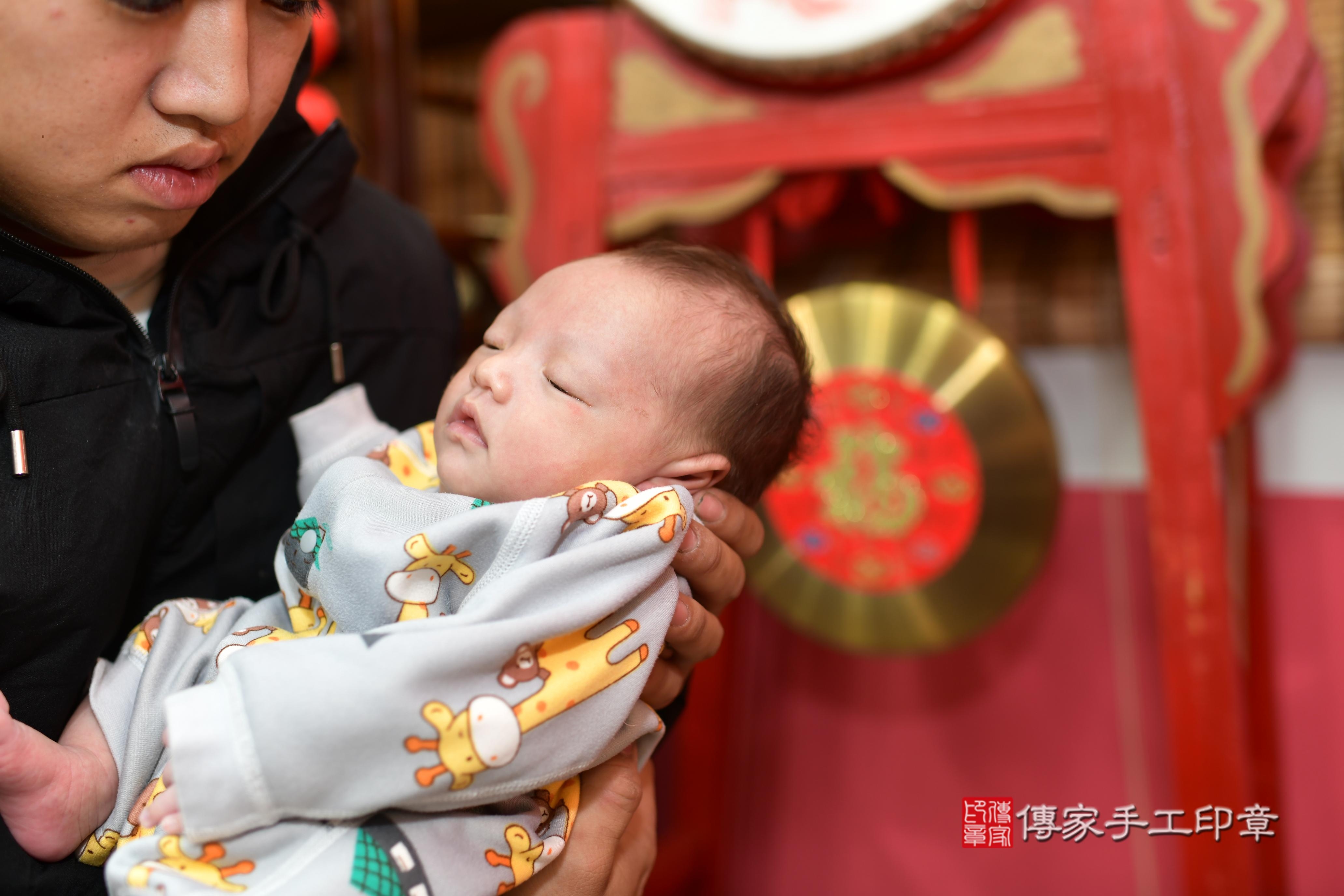 傳家手工印章台南店、抓周、度脺、中國風會場、傳家嬰兒古禮、吉祥話、抓周道具物品24種、拍照。抓周證書。寶寶抓周、滿周歲、生日快樂、祝福