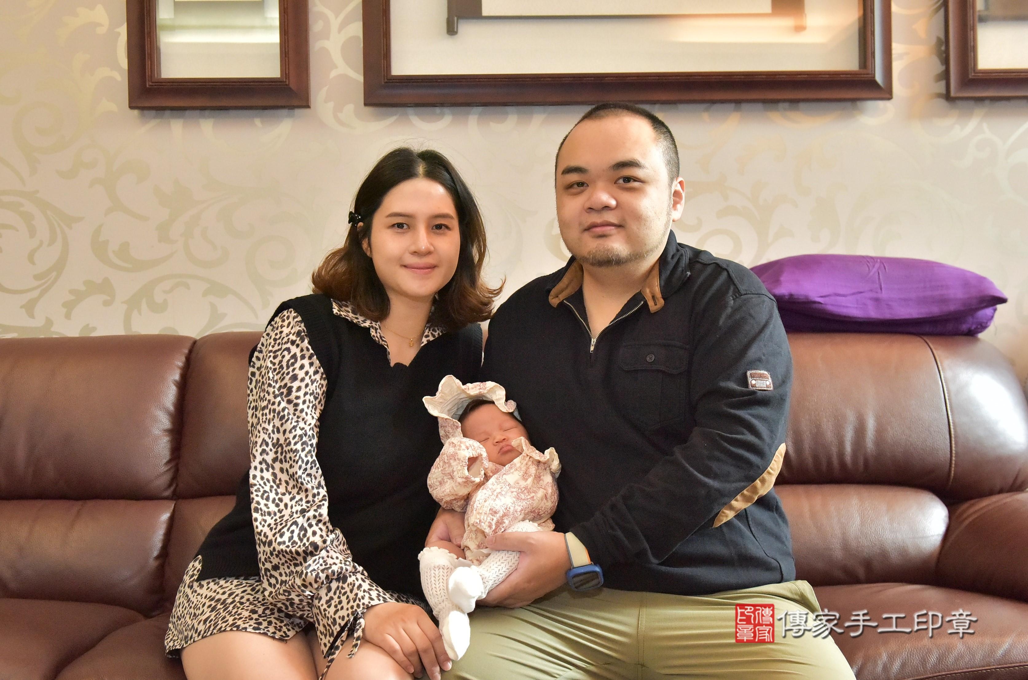 傳家手工印章台南店、抓周、度脺、中國風會場、傳家嬰兒古禮、吉祥話、抓周道具物品24種、拍照。抓周證書。寶寶抓周、滿周歲、生日快樂、祝福