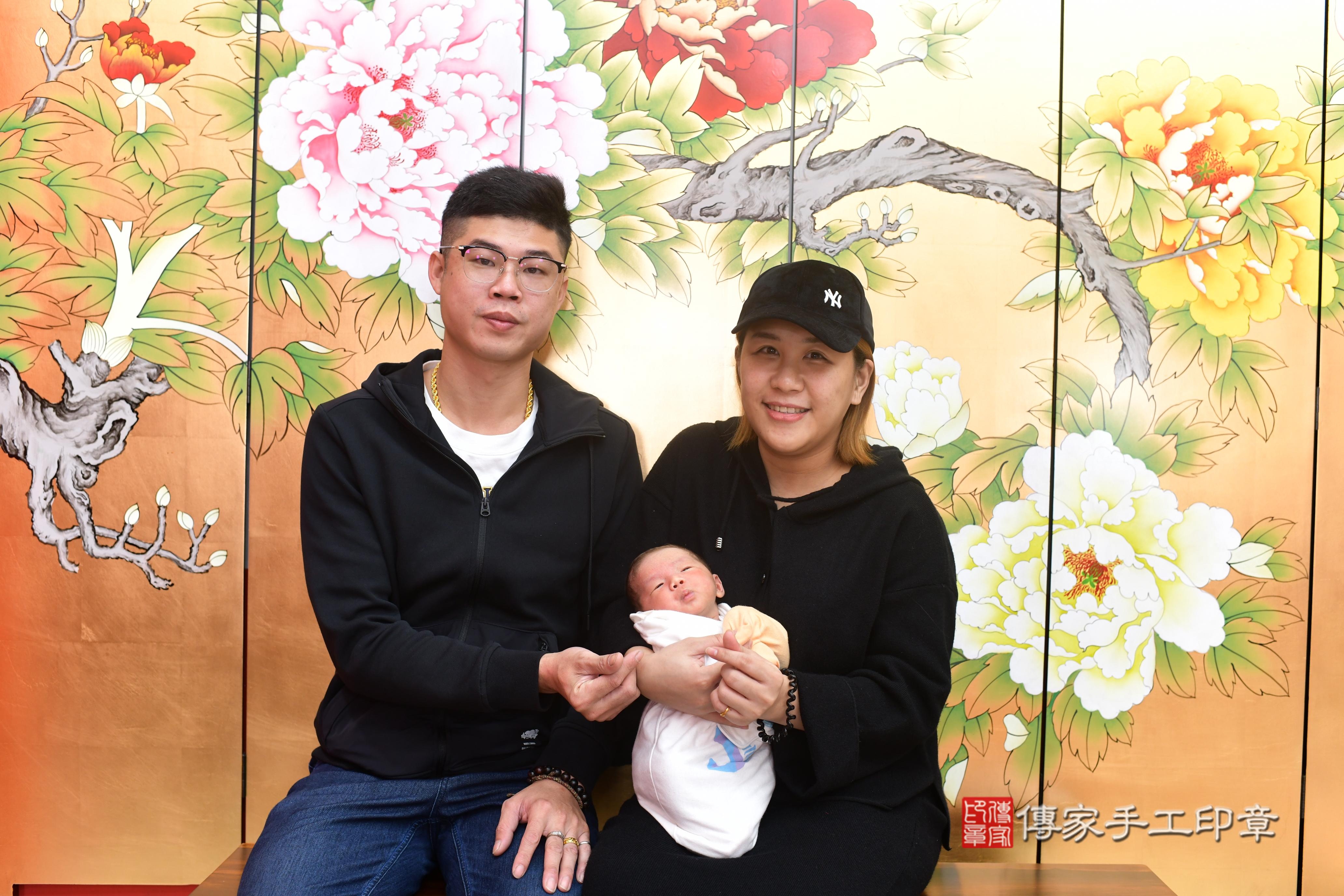 傳家手工印章台南店、抓周、度脺、中國風會場、傳家嬰兒古禮、吉祥話、抓周道具物品24種、拍照。抓周證書。寶寶抓周、滿周歲、生日快樂、祝福