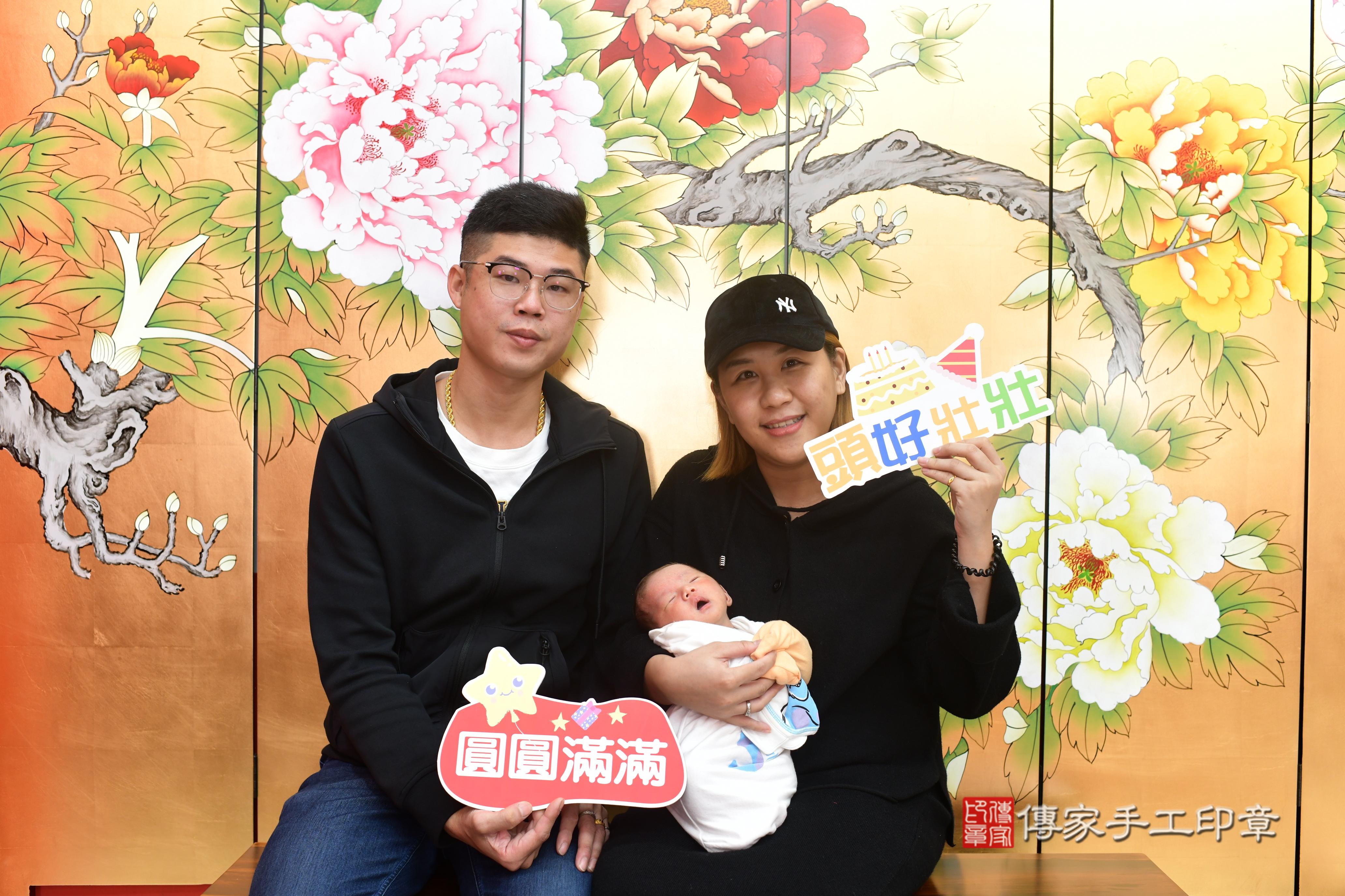 傳家手工印章台南店、抓周、度脺、中國風會場、傳家嬰兒古禮、吉祥話、抓周道具物品24種、拍照。抓周證書。寶寶抓周、滿周歲、生日快樂、祝福