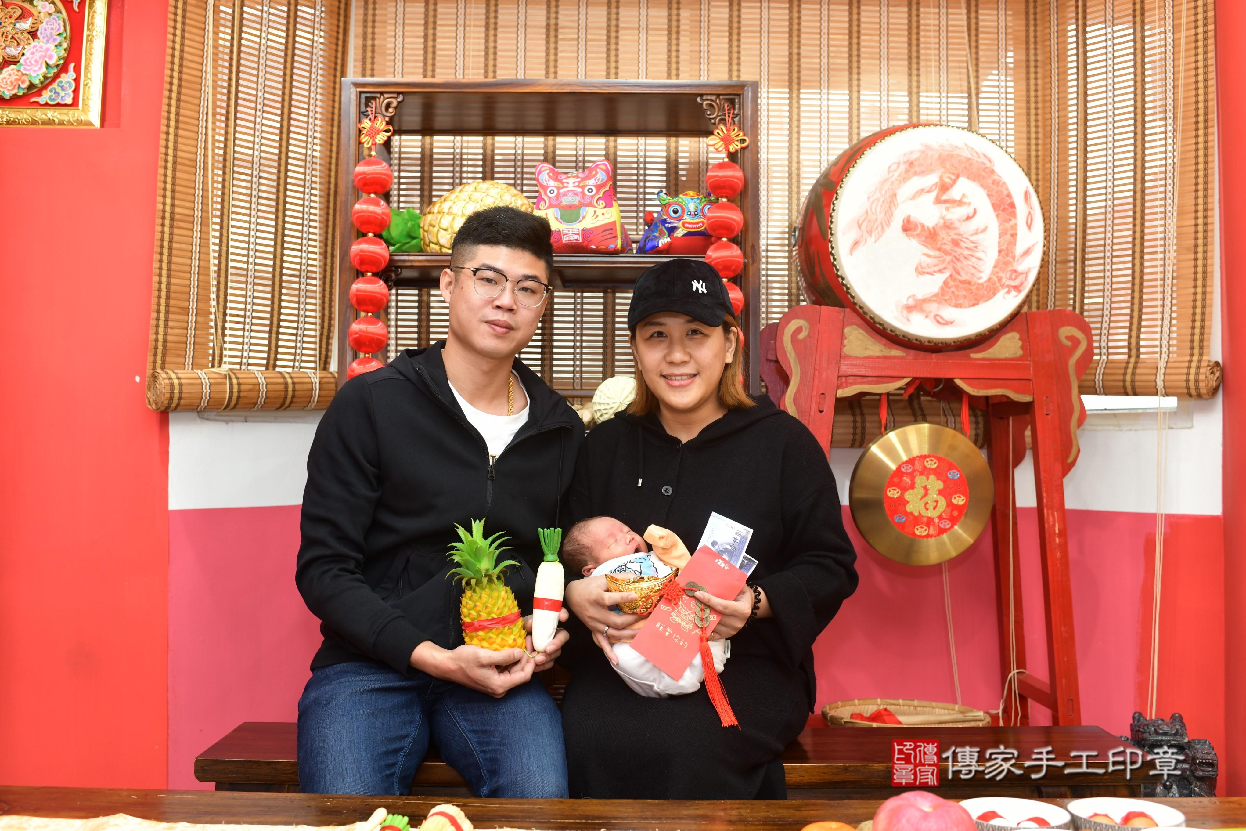 傳家手工印章台南店、抓周、度脺、中國風會場、傳家嬰兒古禮、吉祥話、抓周道具物品24種、拍照。抓周證書。寶寶抓周、滿周歲、生日快樂、祝福