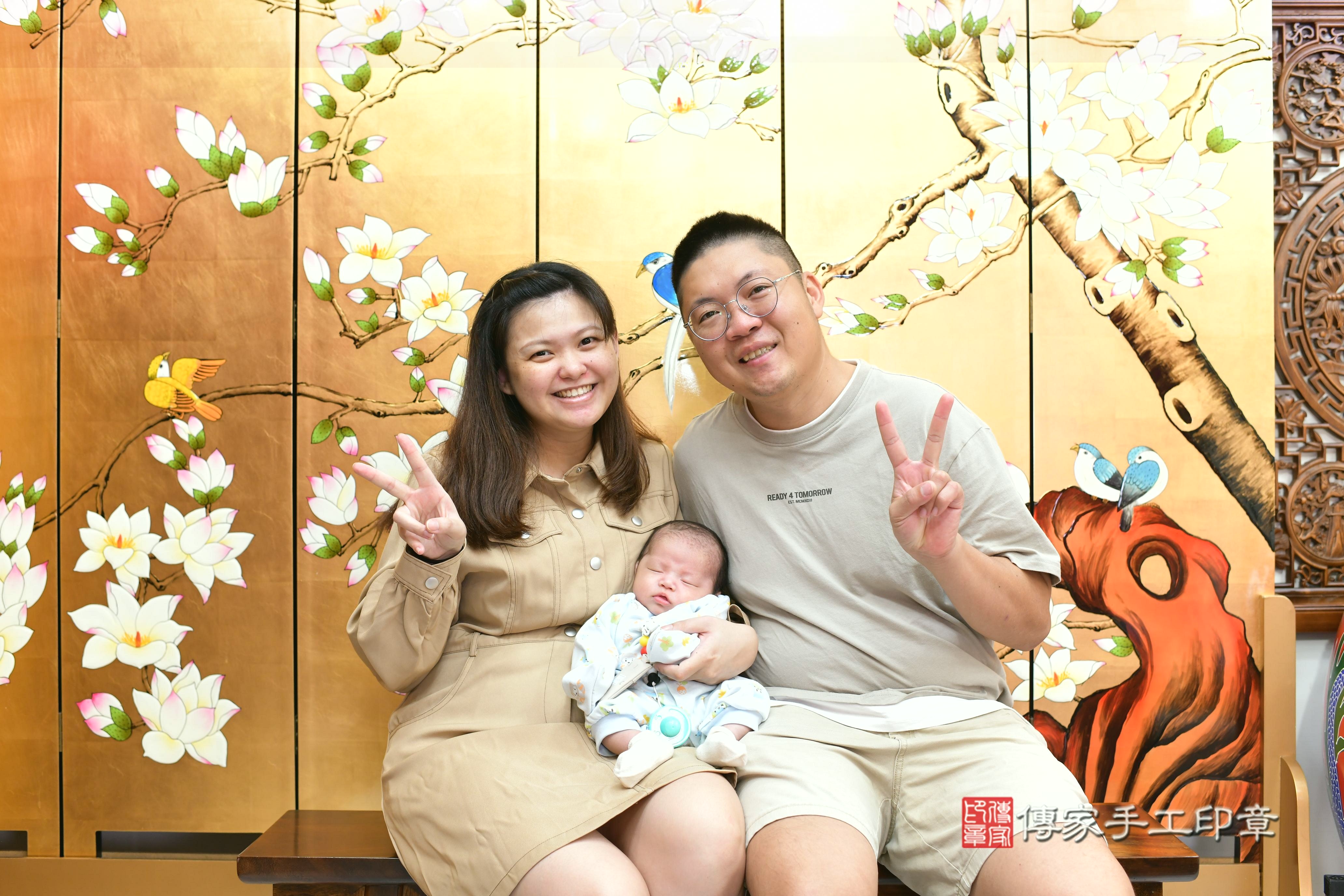 傳家手工印章台南店、抓周、度脺、中國風會場、傳家嬰兒古禮、吉祥話、抓周道具物品24種、拍照。抓周證書。寶寶抓周、滿周歲、生日快樂、祝福
