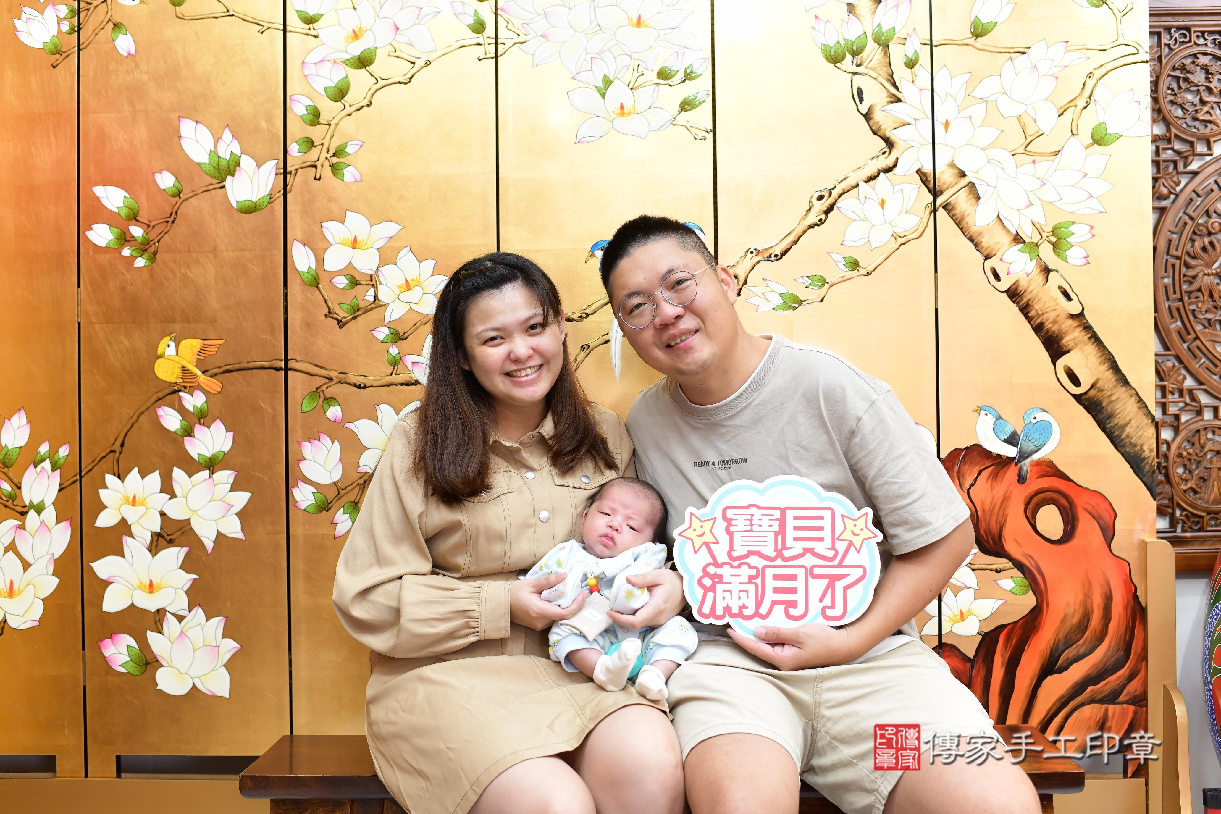 傳家手工印章台南店、抓周、度脺、中國風會場、傳家嬰兒古禮、吉祥話、抓周道具物品24種、拍照。抓周證書。寶寶抓周、滿周歲、生日快樂、祝福