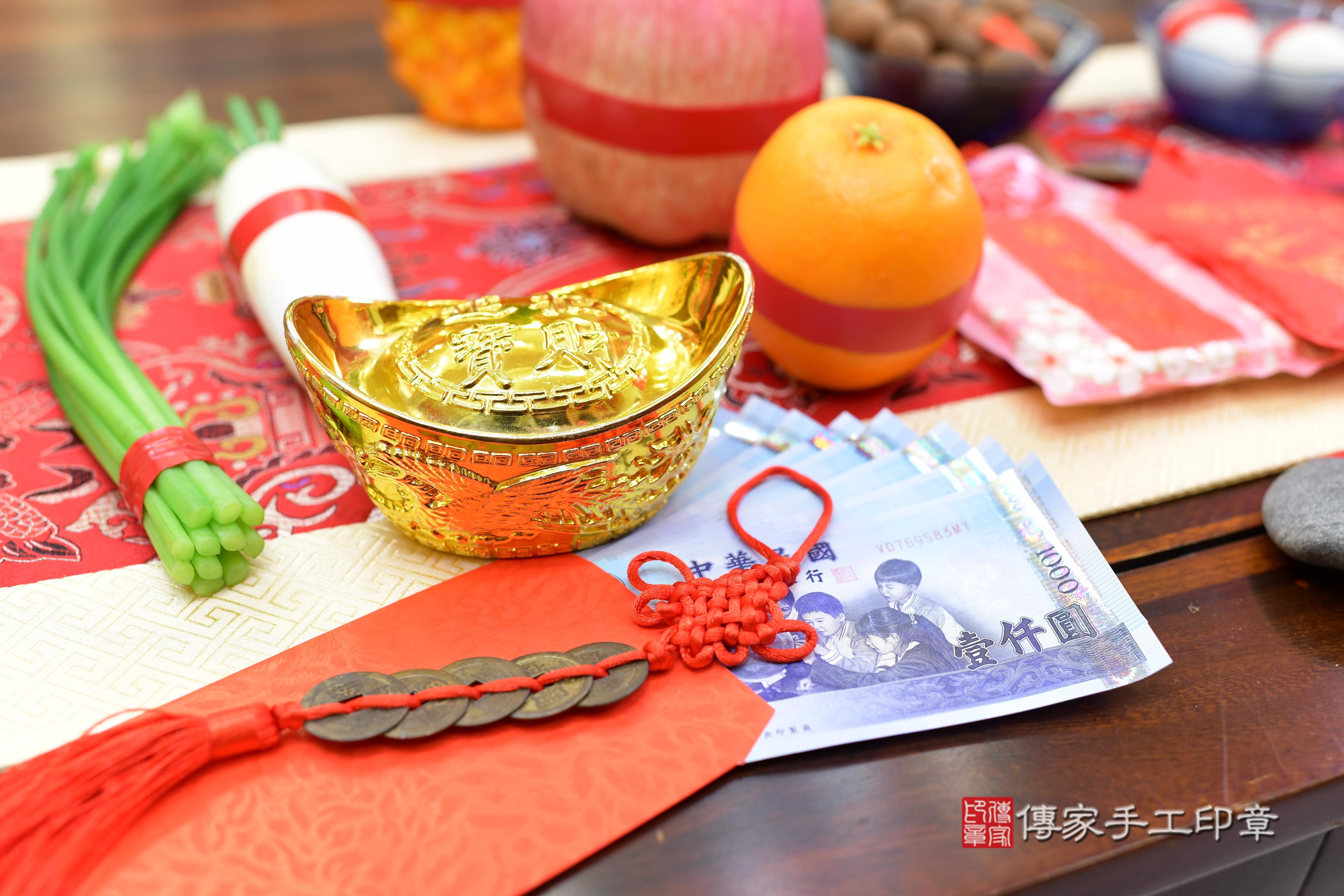 傳家手工印章台南店、抓周、度脺、中國風會場、傳家嬰兒古禮、吉祥話、抓周道具物品24種、拍照。抓周證書。寶寶抓周、滿周歲、生日快樂、祝福