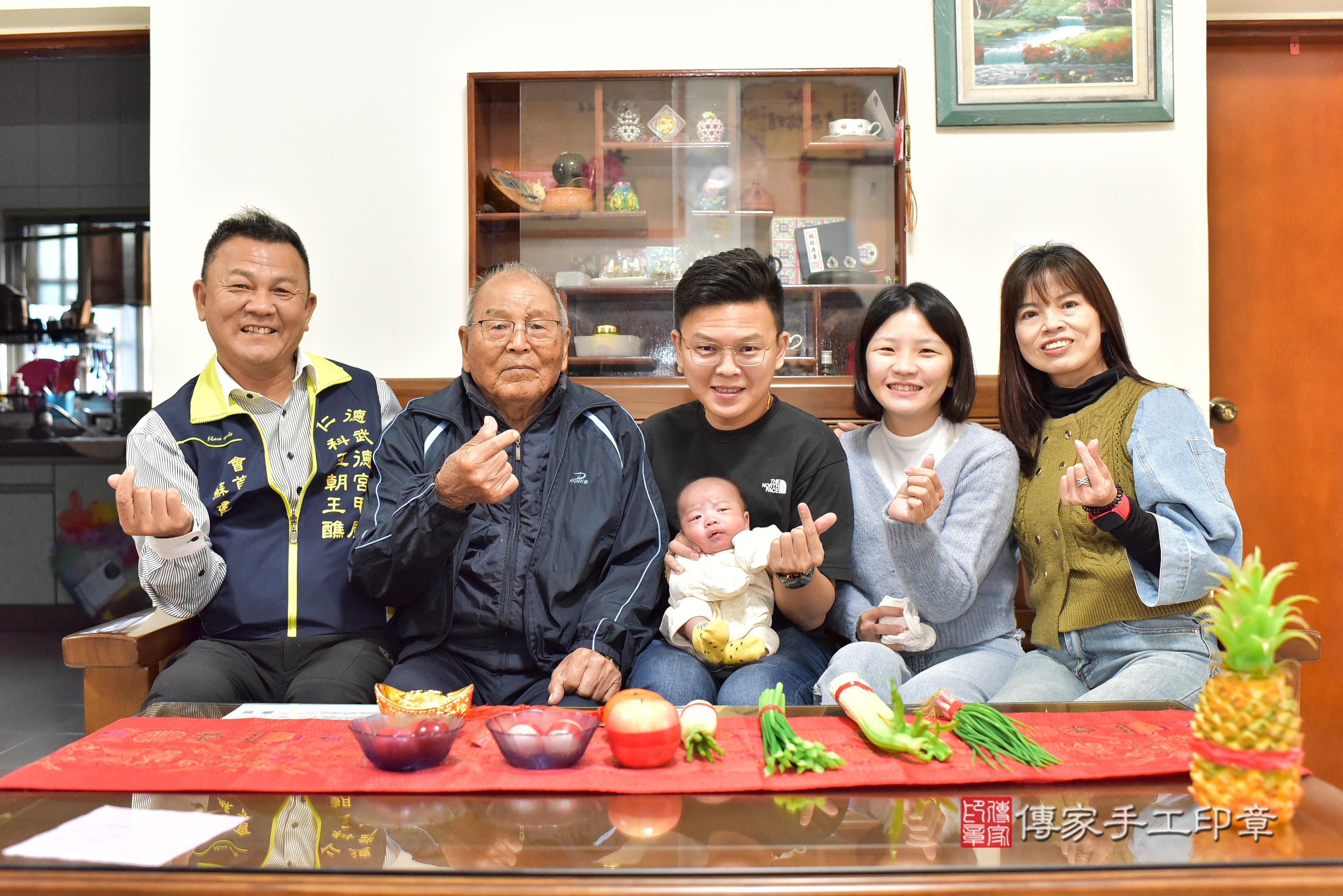 傳家手工印章台南店、抓周、度脺、中國風會場、傳家嬰兒古禮、吉祥話、抓周道具物品24種、拍照。抓周證書。寶寶抓周、滿周歲、生日快樂、祝福