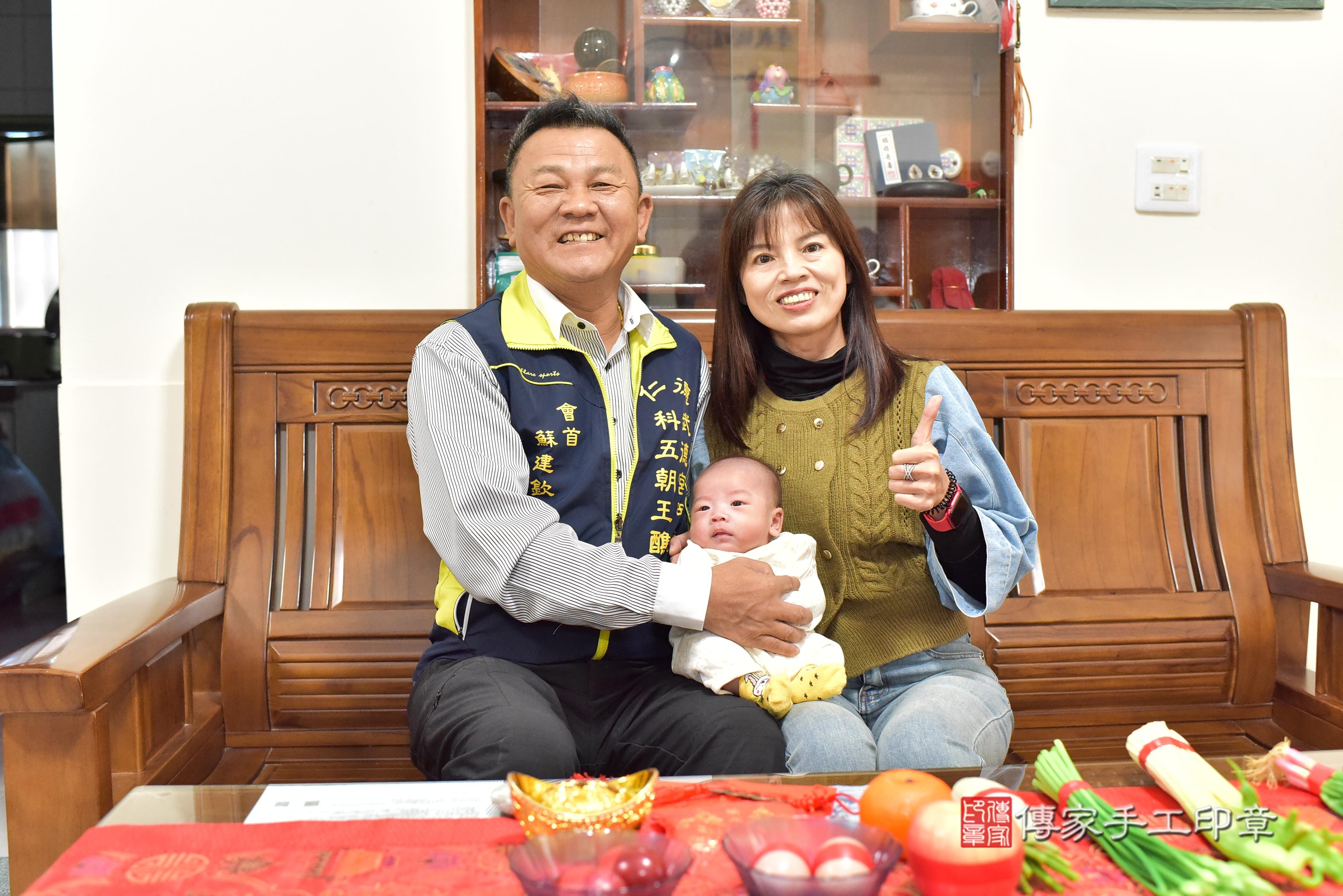 傳家手工印章台南店、抓周、度脺、中國風會場、傳家嬰兒古禮、吉祥話、抓周道具物品24種、拍照。抓周證書。寶寶抓周、滿周歲、生日快樂、祝福