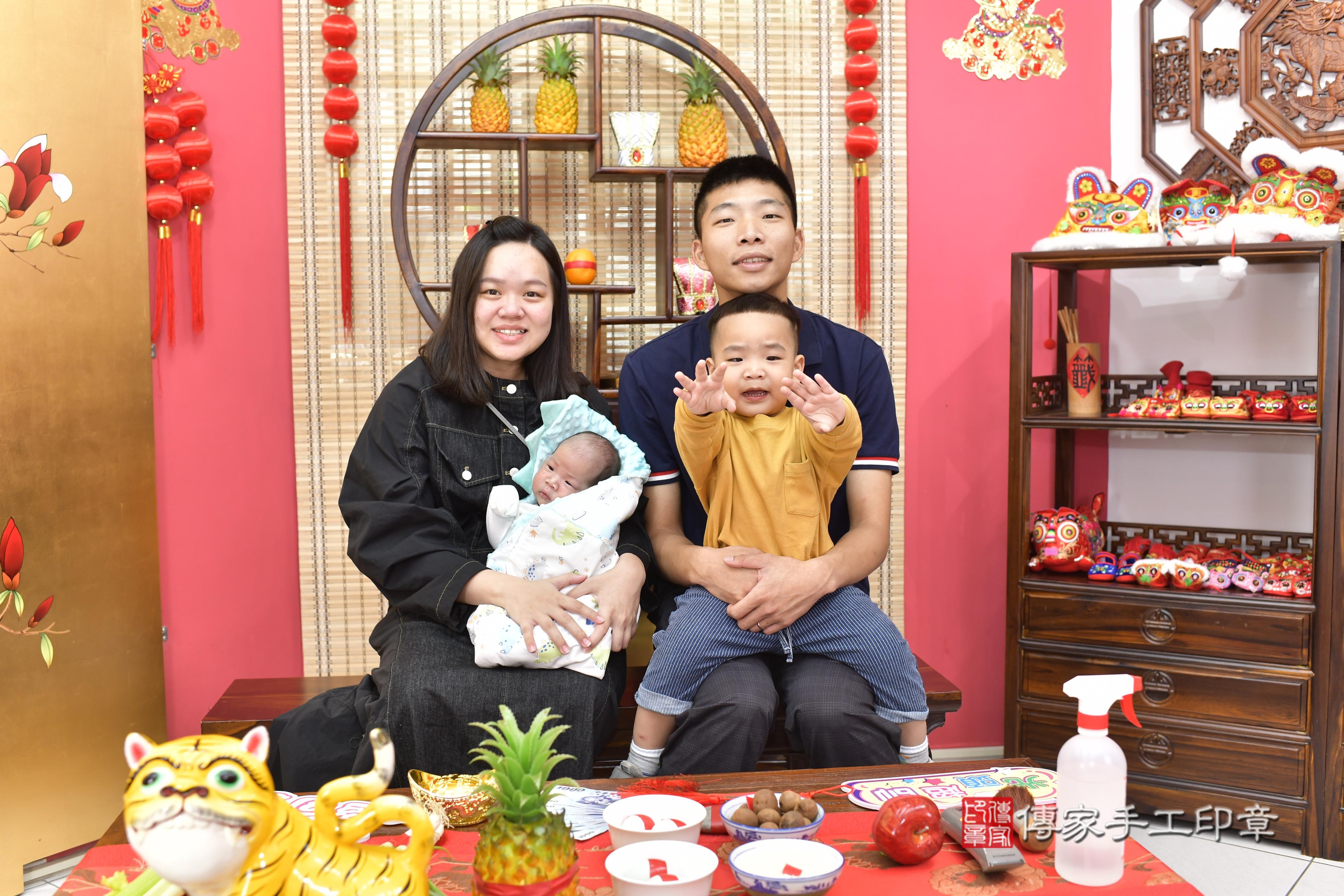 傳家手工印章新竹店、抓周、度脺、中國風會場、傳家嬰兒古禮、吉祥話、抓周道具物品24種、拍照。抓周證書。寶寶抓周、滿周歲、生日快樂、祝福
